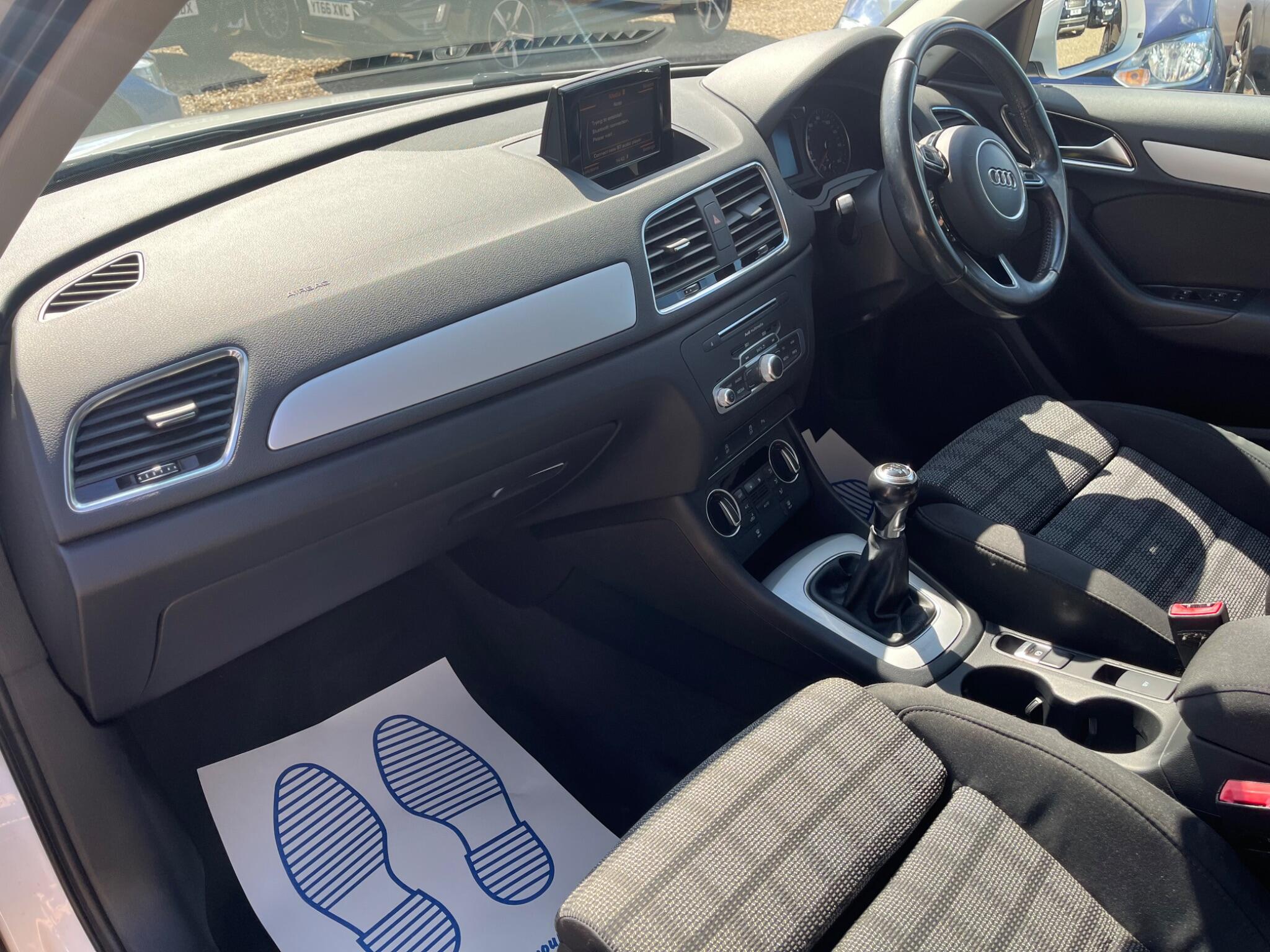 Audi Q3 view 10