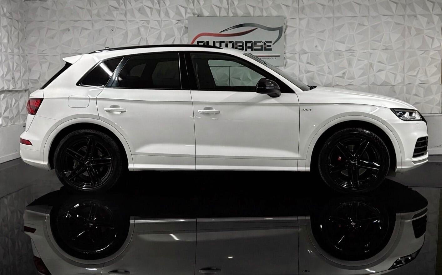 Audi SQ5 view 8