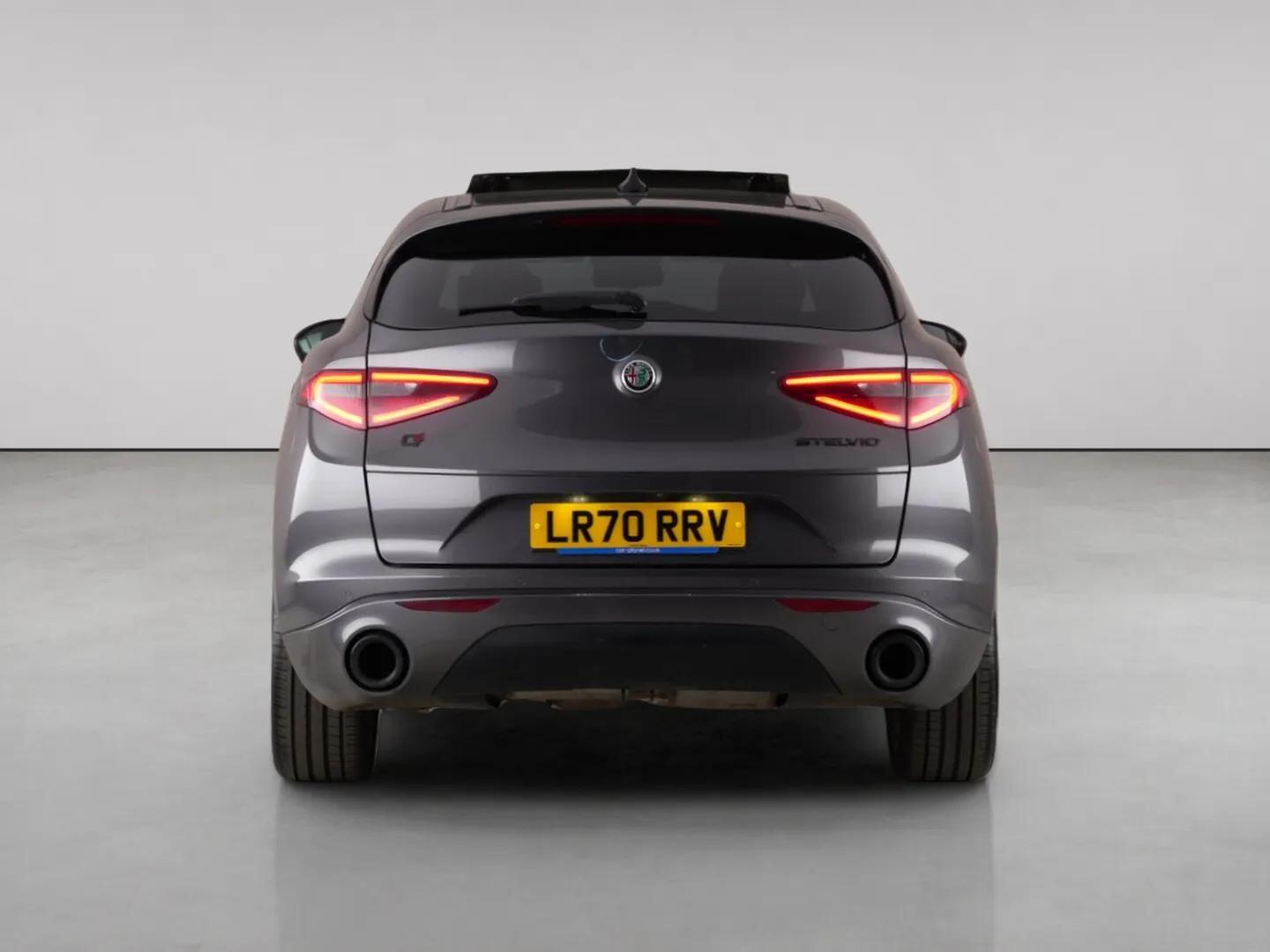 Alfa Romeo Stelvio view 7