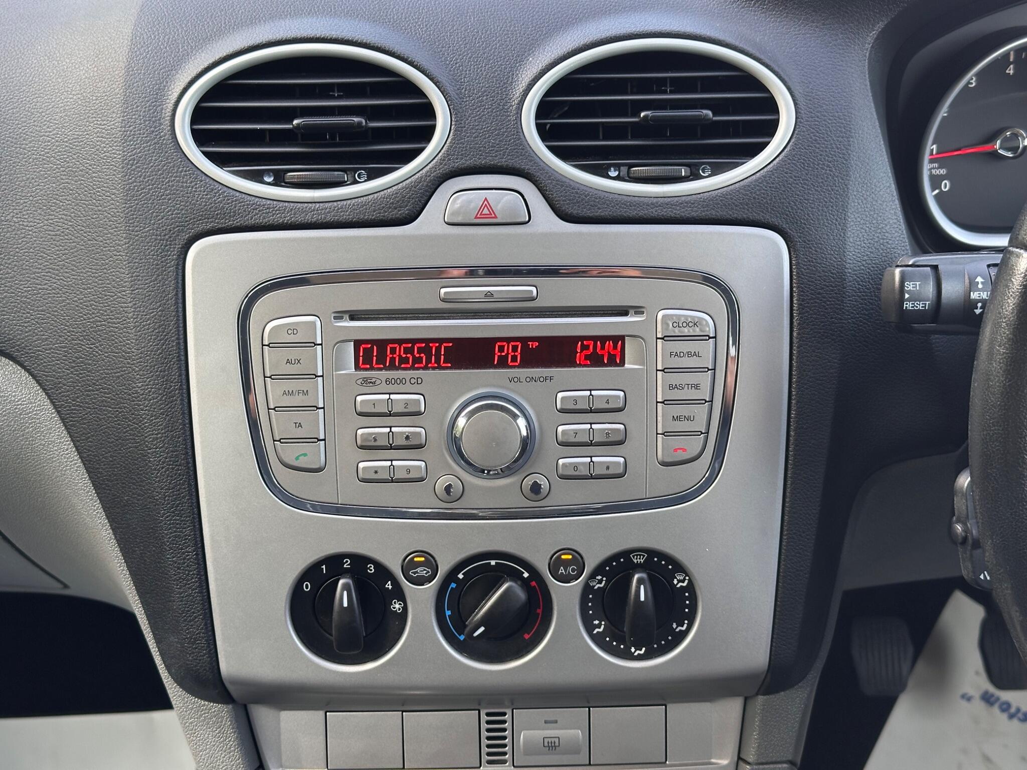 Ford Focus view 34