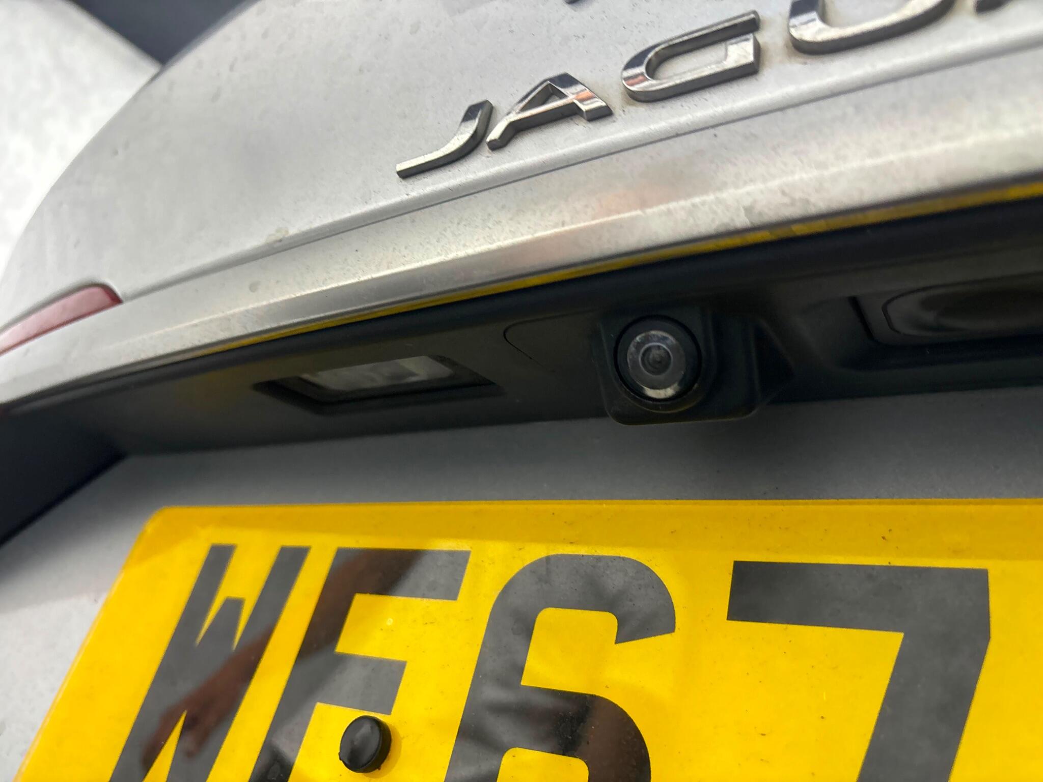 Jaguar XF view 40