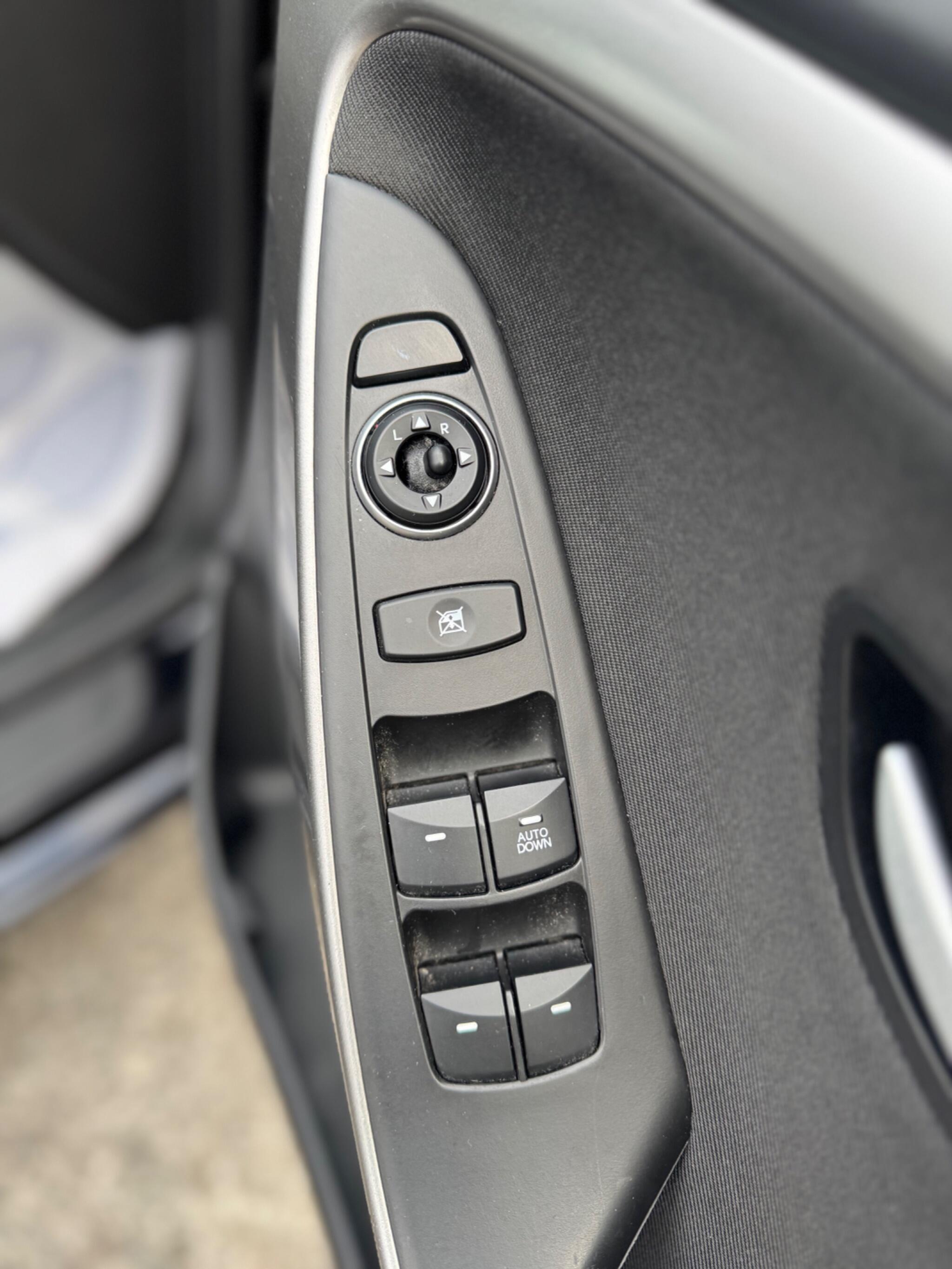 2016 Hyundai i30 1.6 CRDi Blue Drive SE Nav Euro 6 (s/s) 5dr image 48