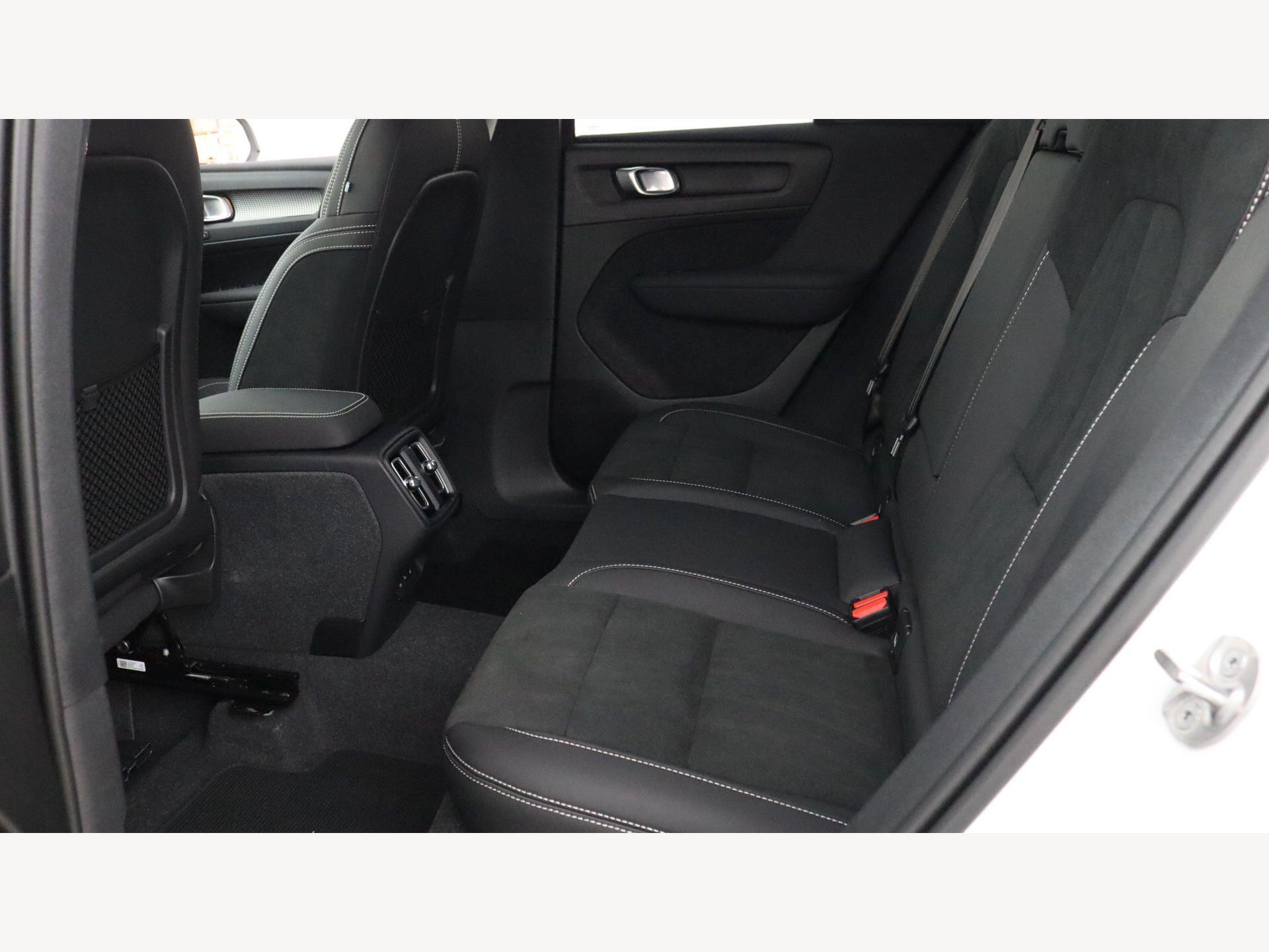 Volvo XC40 view 32