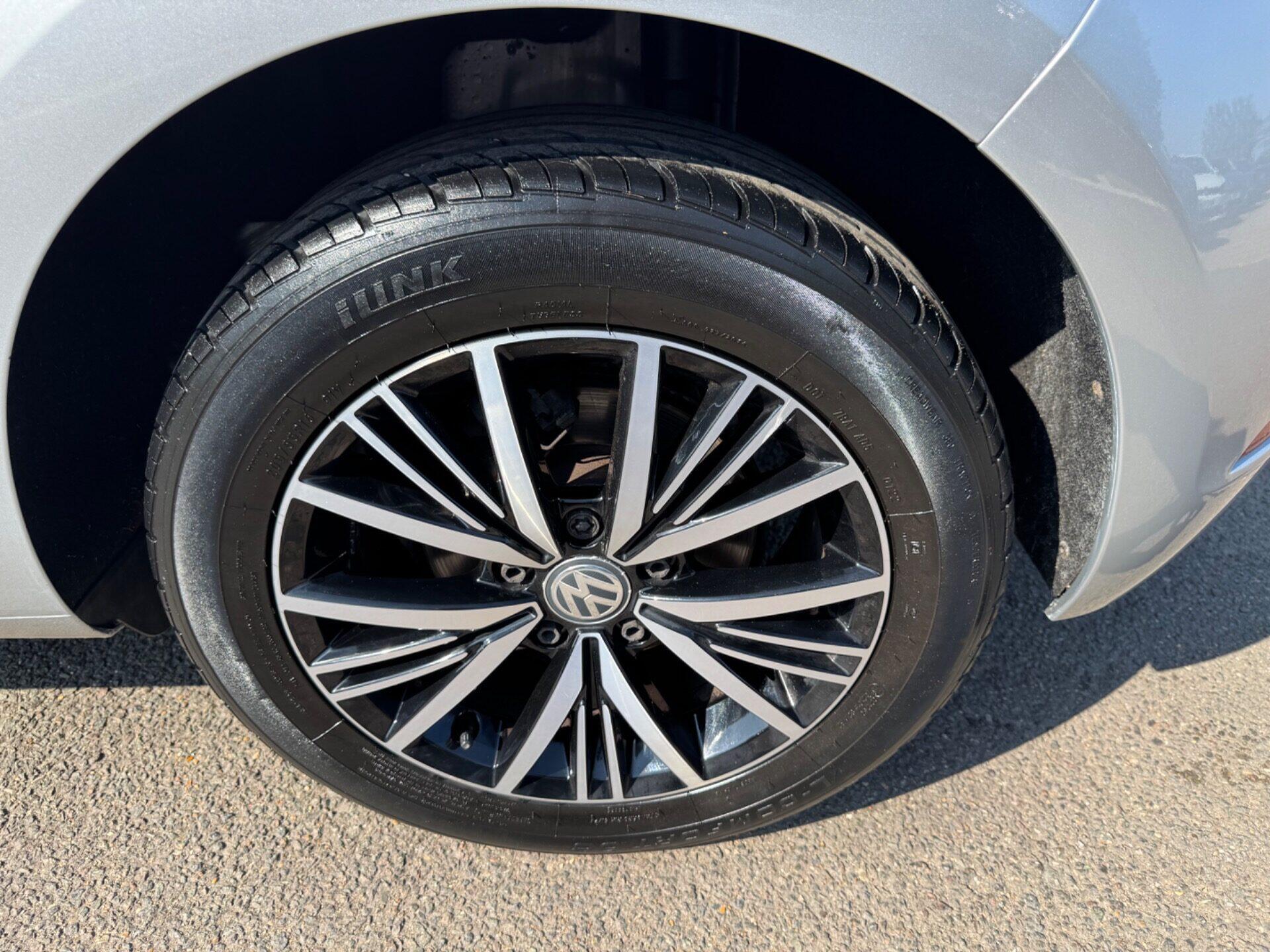 Volkswagen Golf view 27
