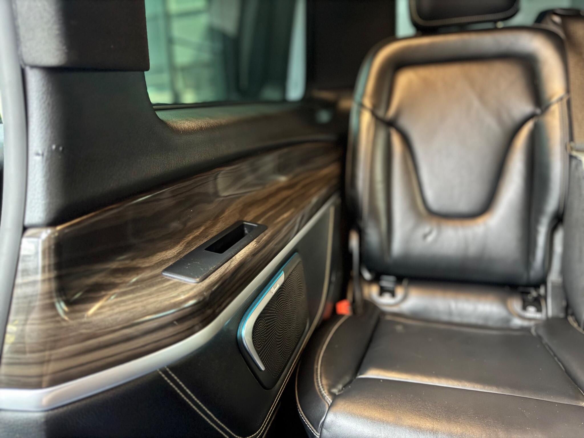 Mercedes-Benz V-Class view 37