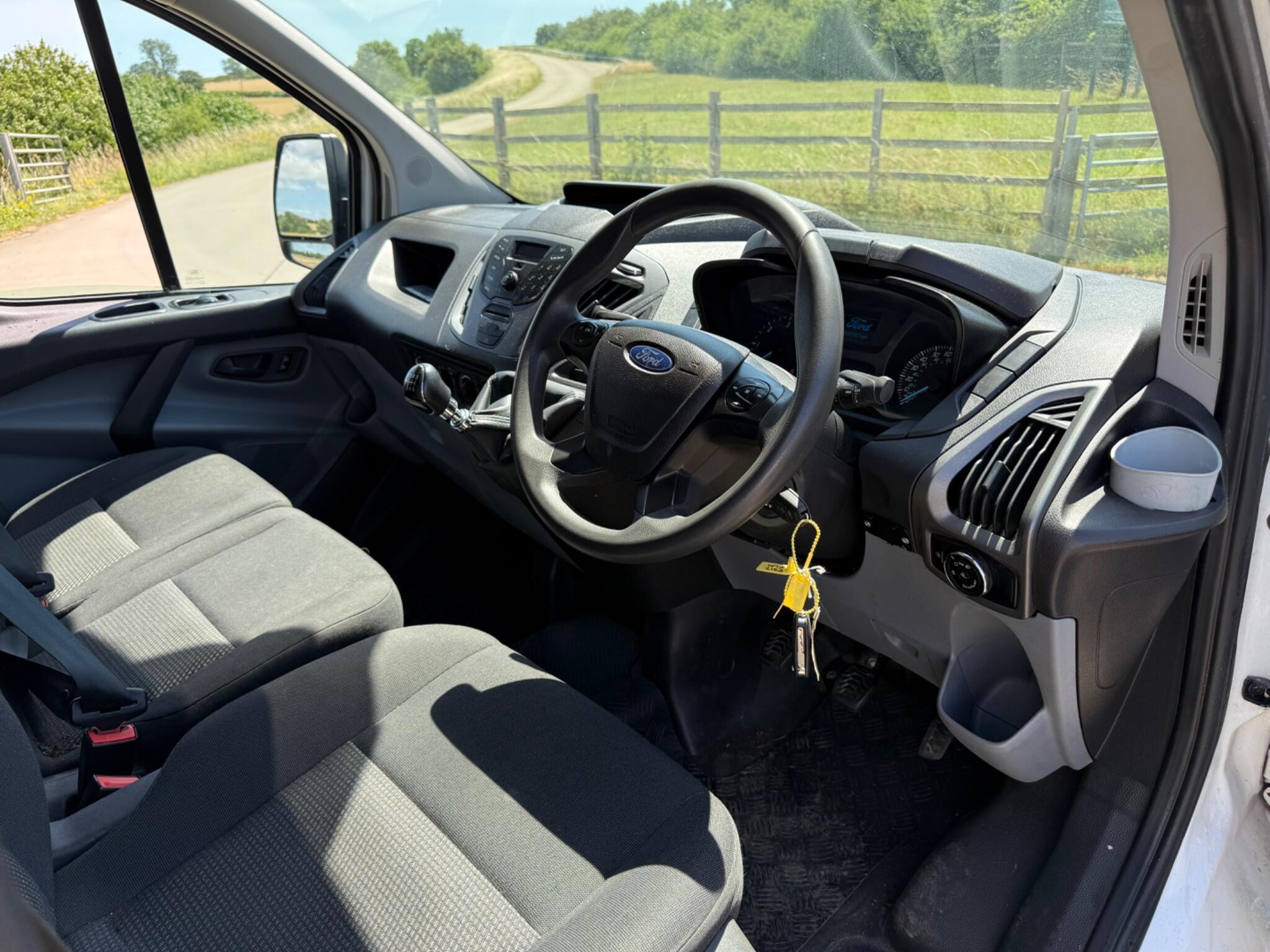 Ford Transit Custom 2.0 TDCi 290 L1 H1 5dr — photo 29 of 84