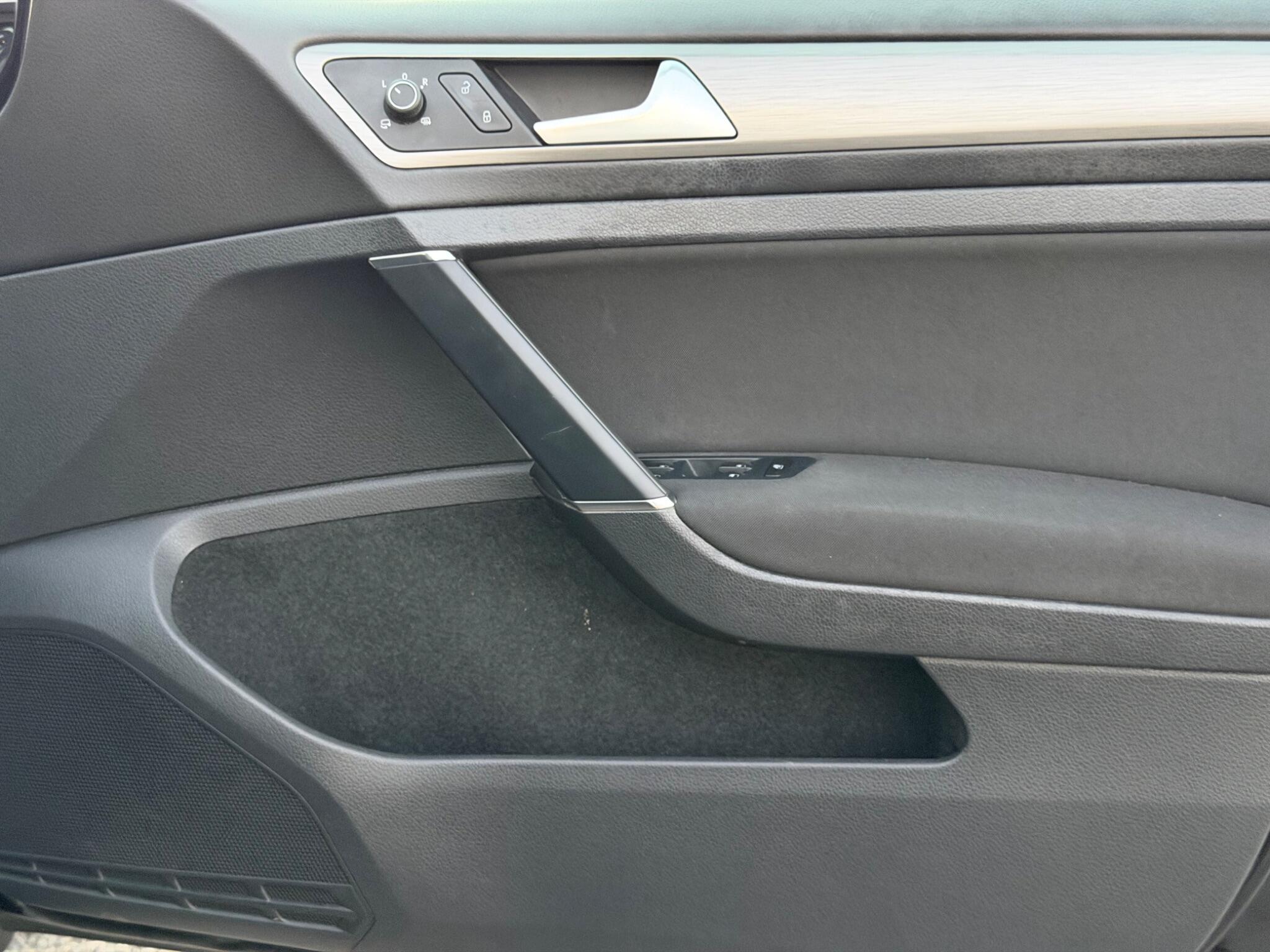 Volkswagen Golf view 28