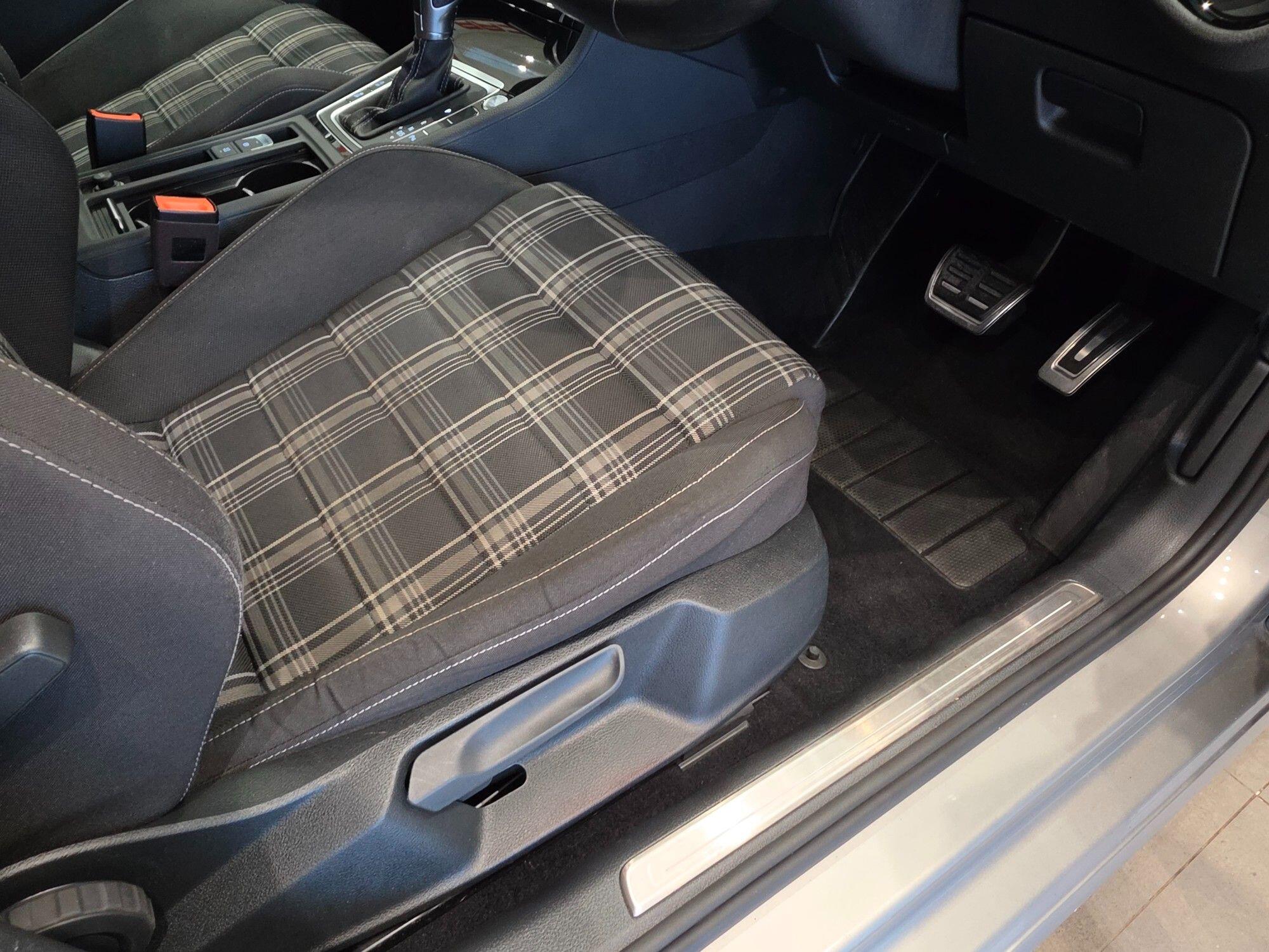 Volkswagen Golf view 81