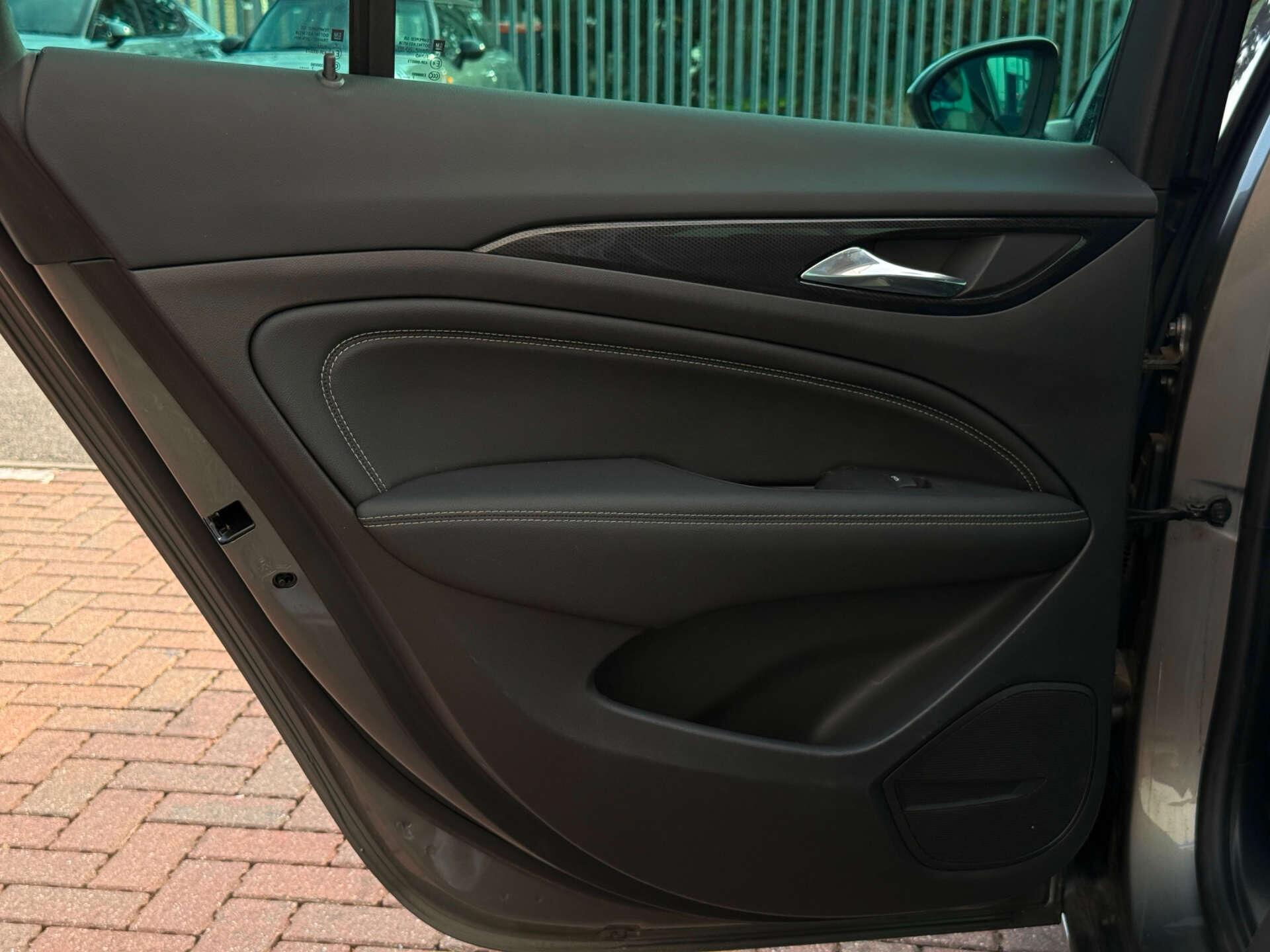 Vauxhall Insignia view 37