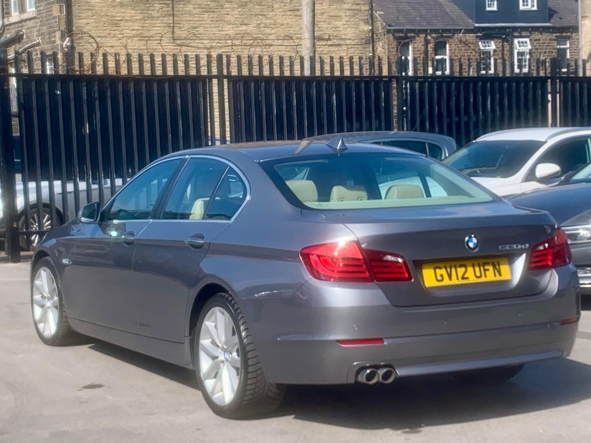 BMW 5 Series view 6