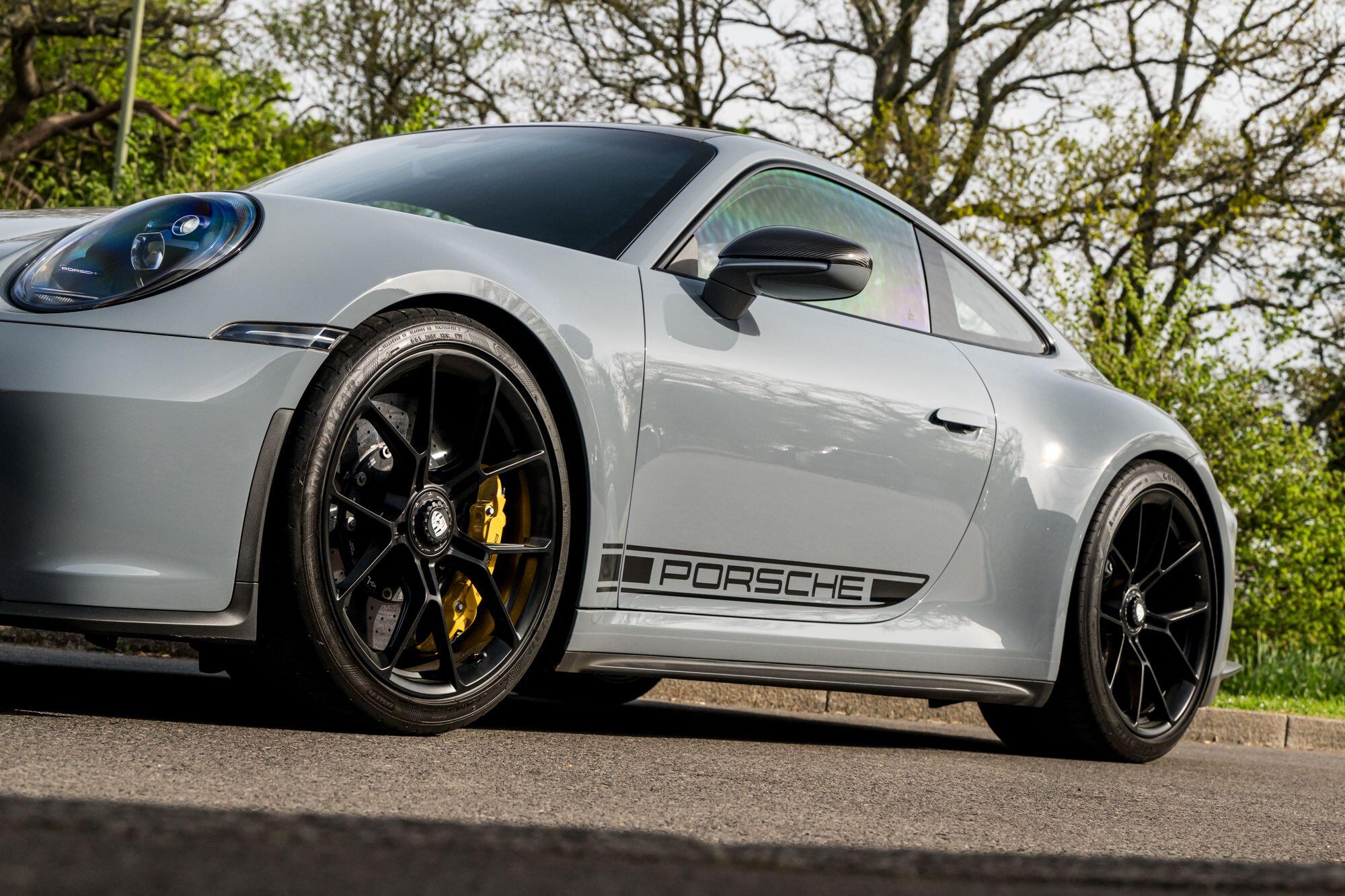 Porsche 911 view 30