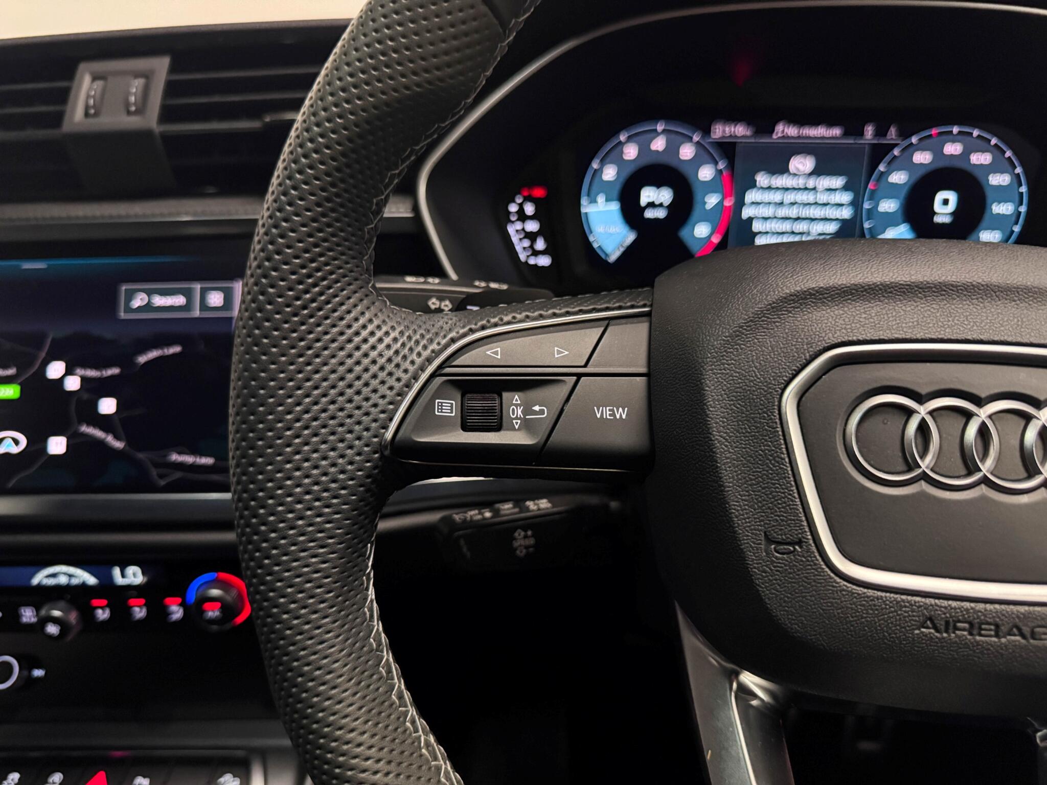 Audi Q3 view 13