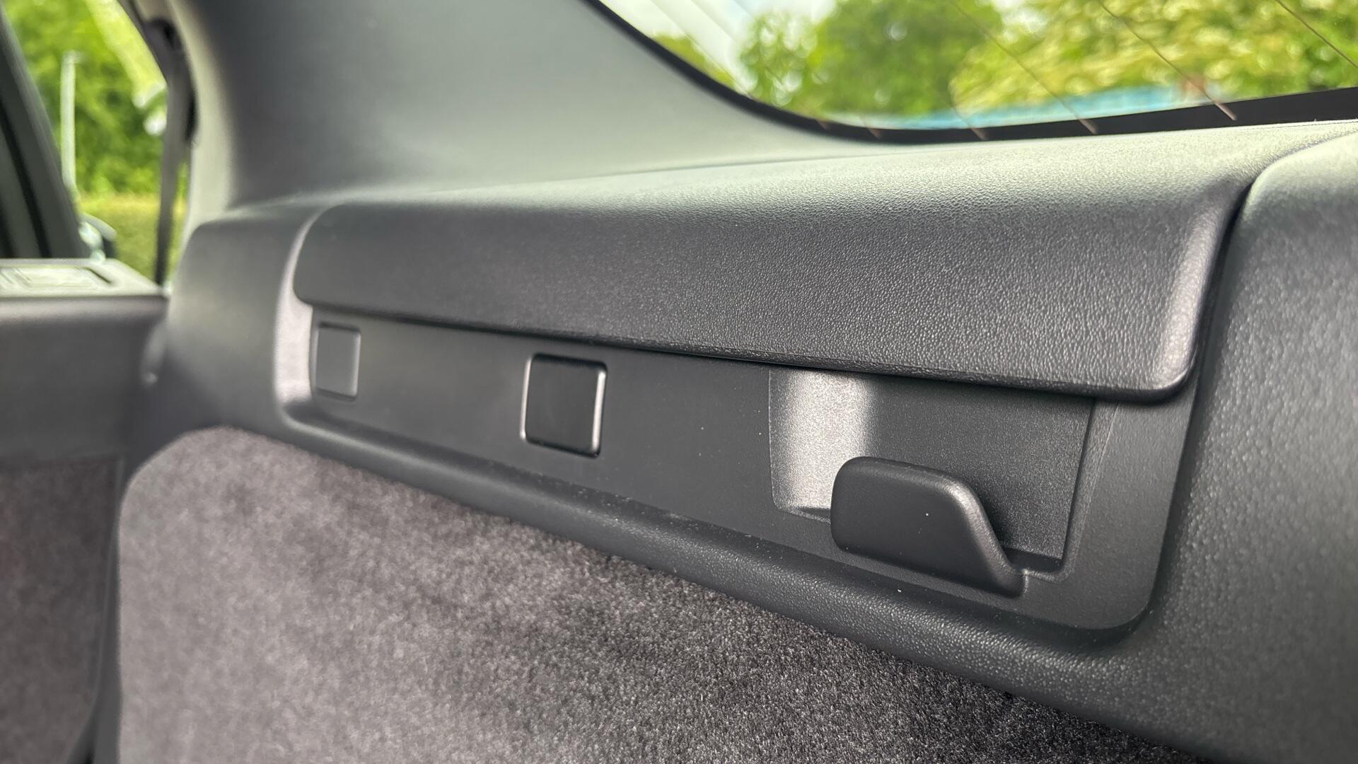 Land Rover Discovery view 27