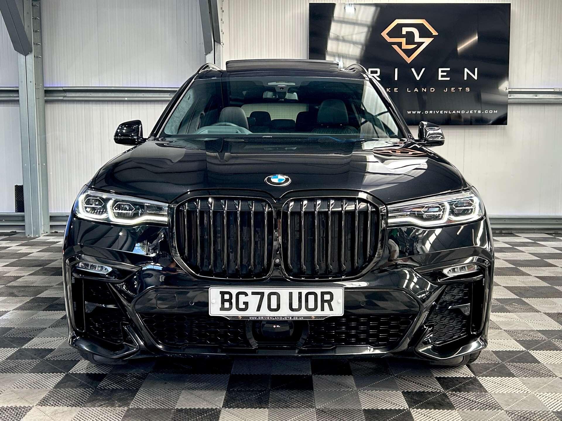 BMW X7 view 8