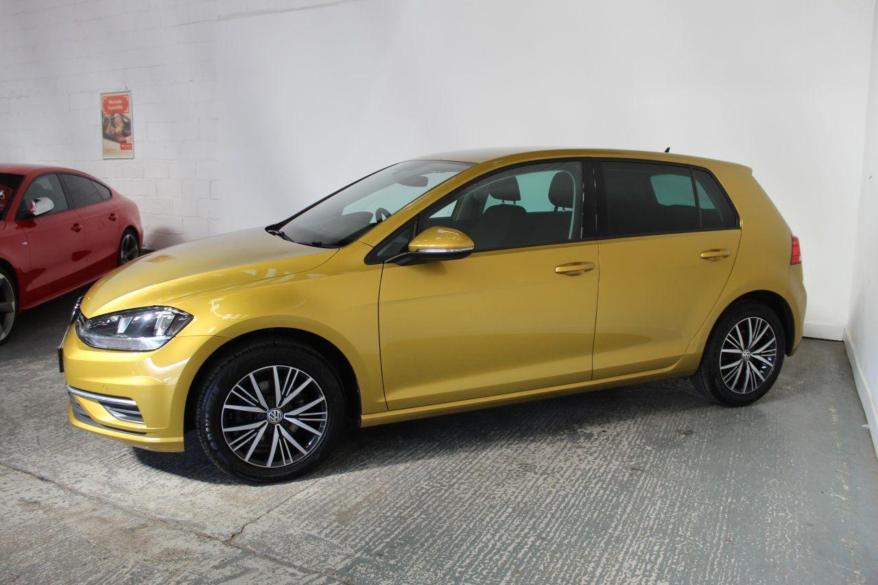 Volkswagen Golf view 5