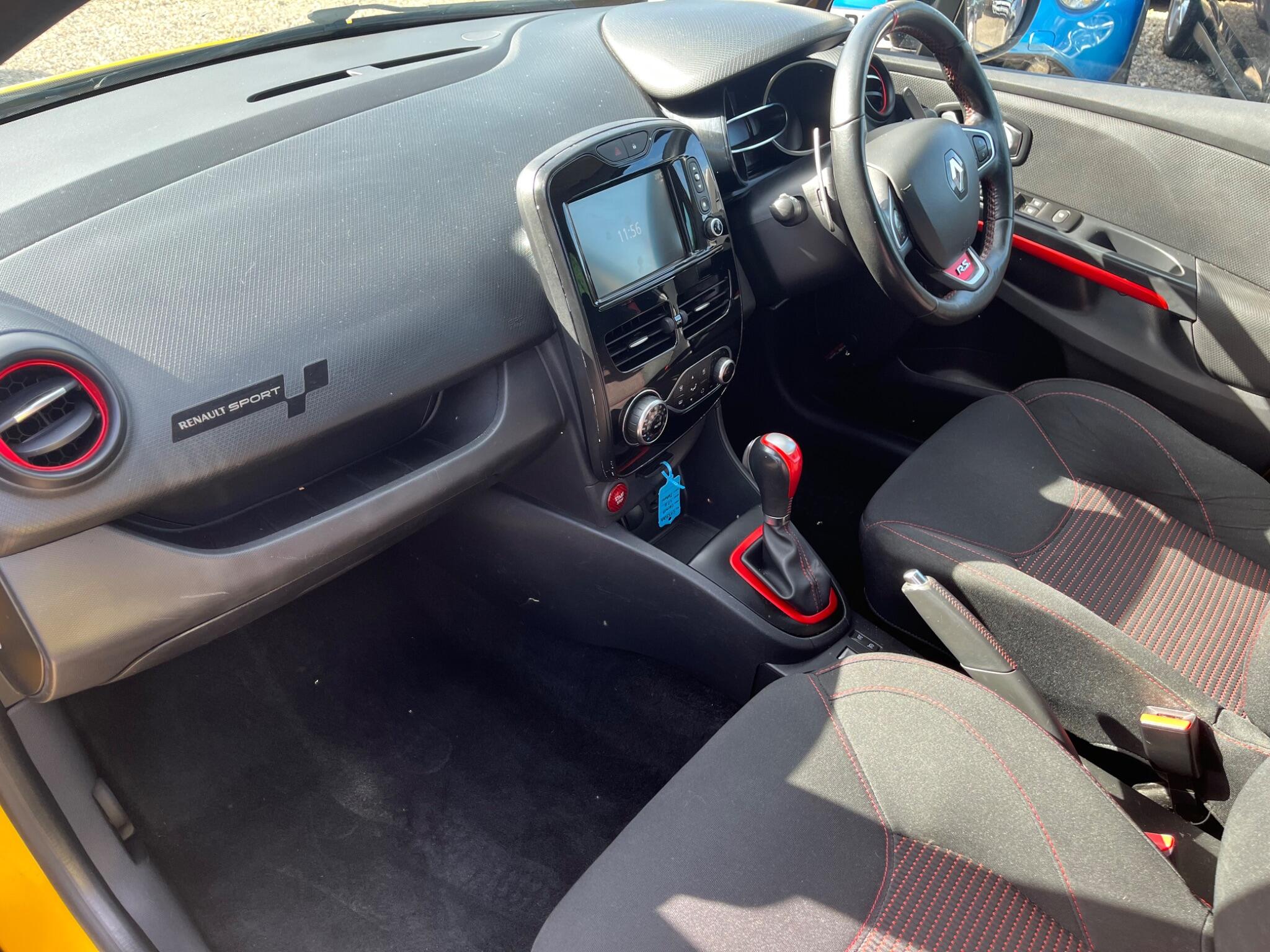 Renault Clio view 11