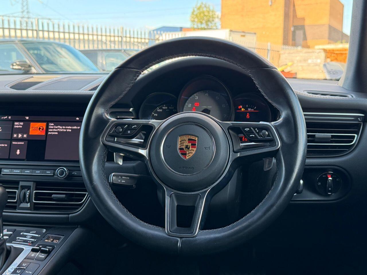 Porsche Macan view 28