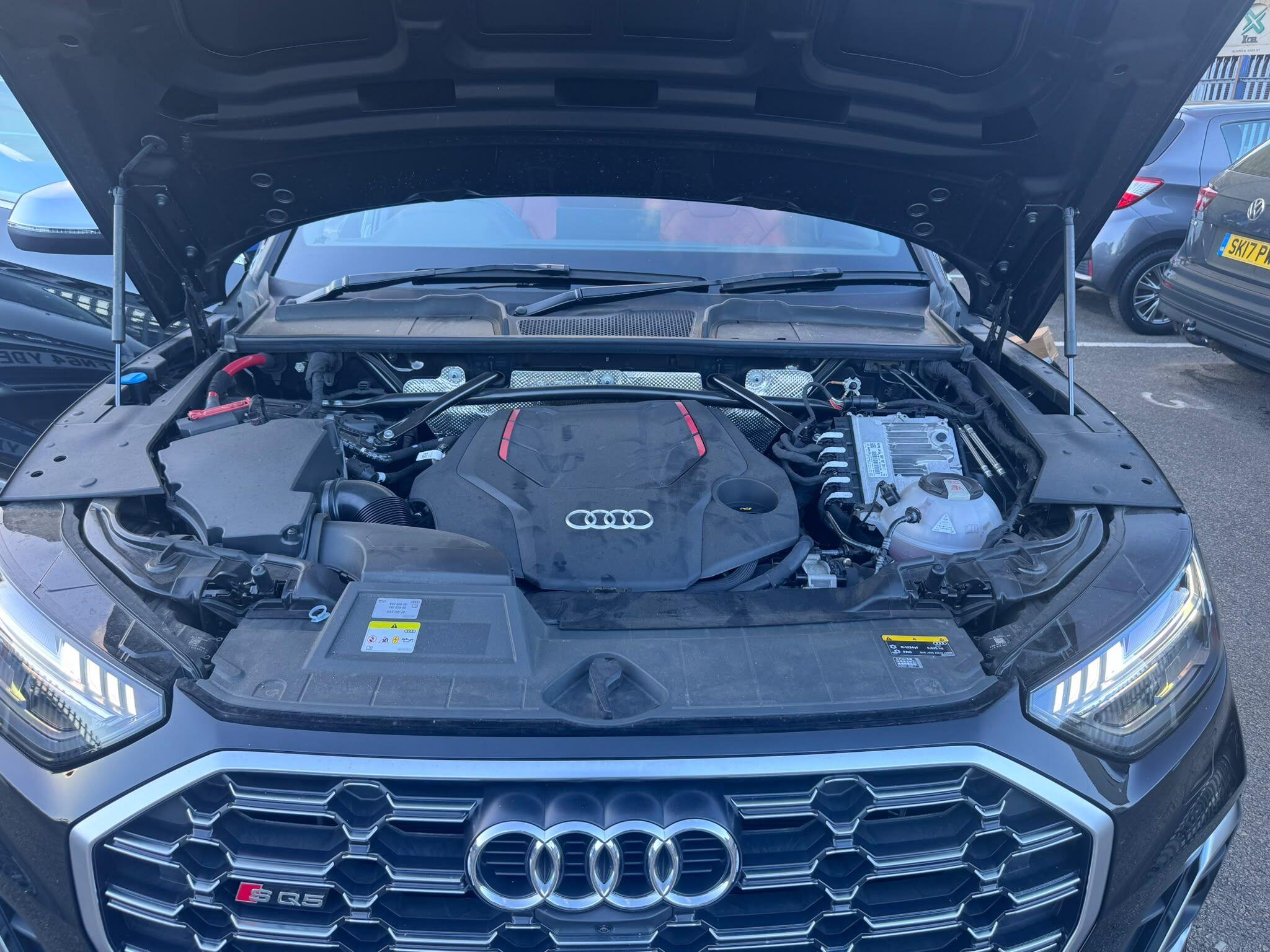 Audi SQ5 view 30
