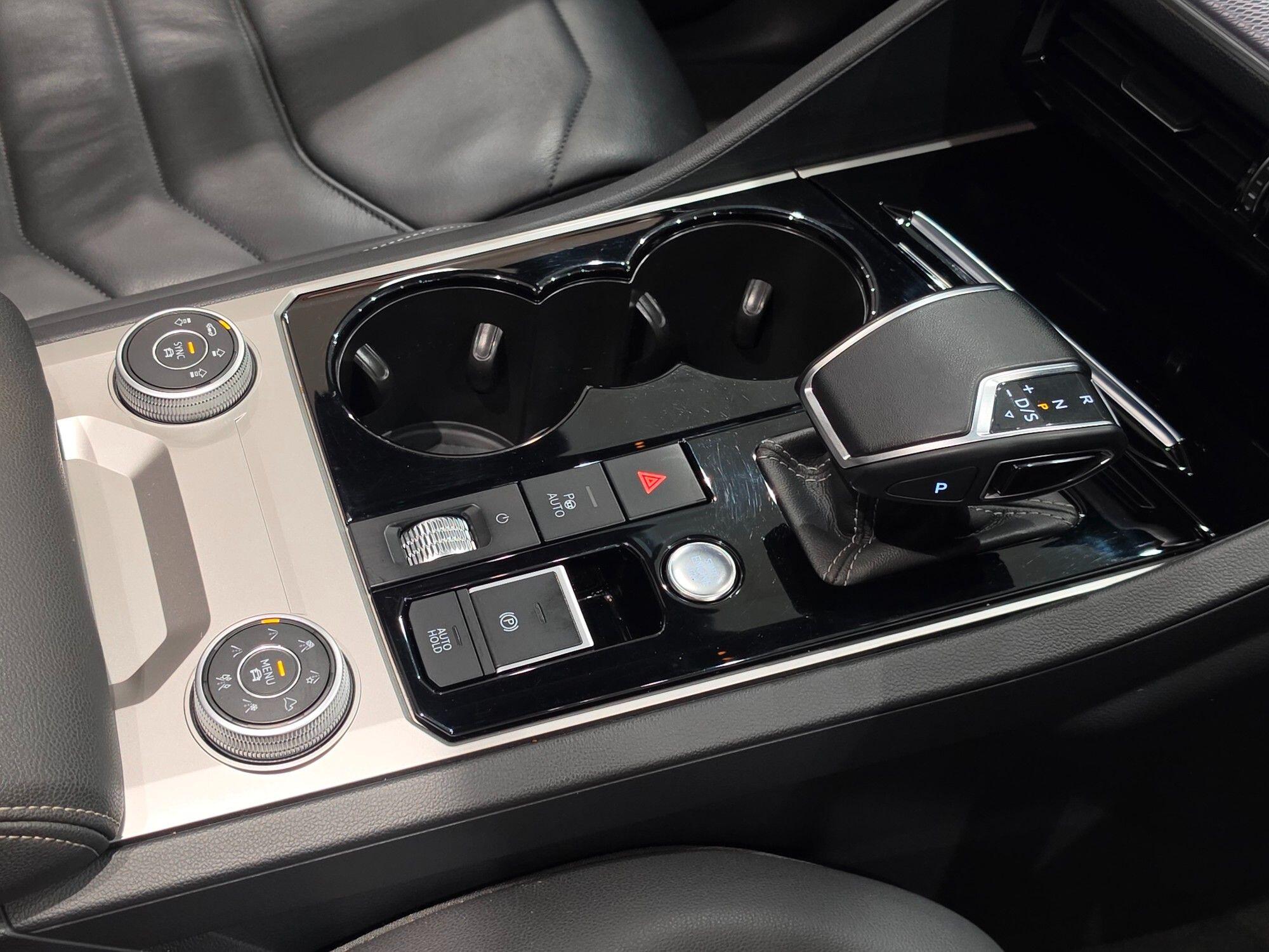 Volkswagen Touareg view 26