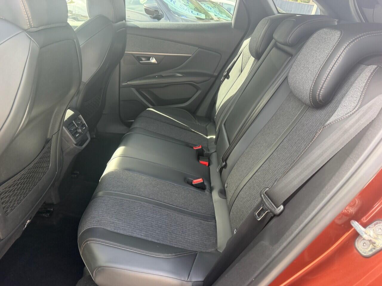 Peugeot 3008 view 17