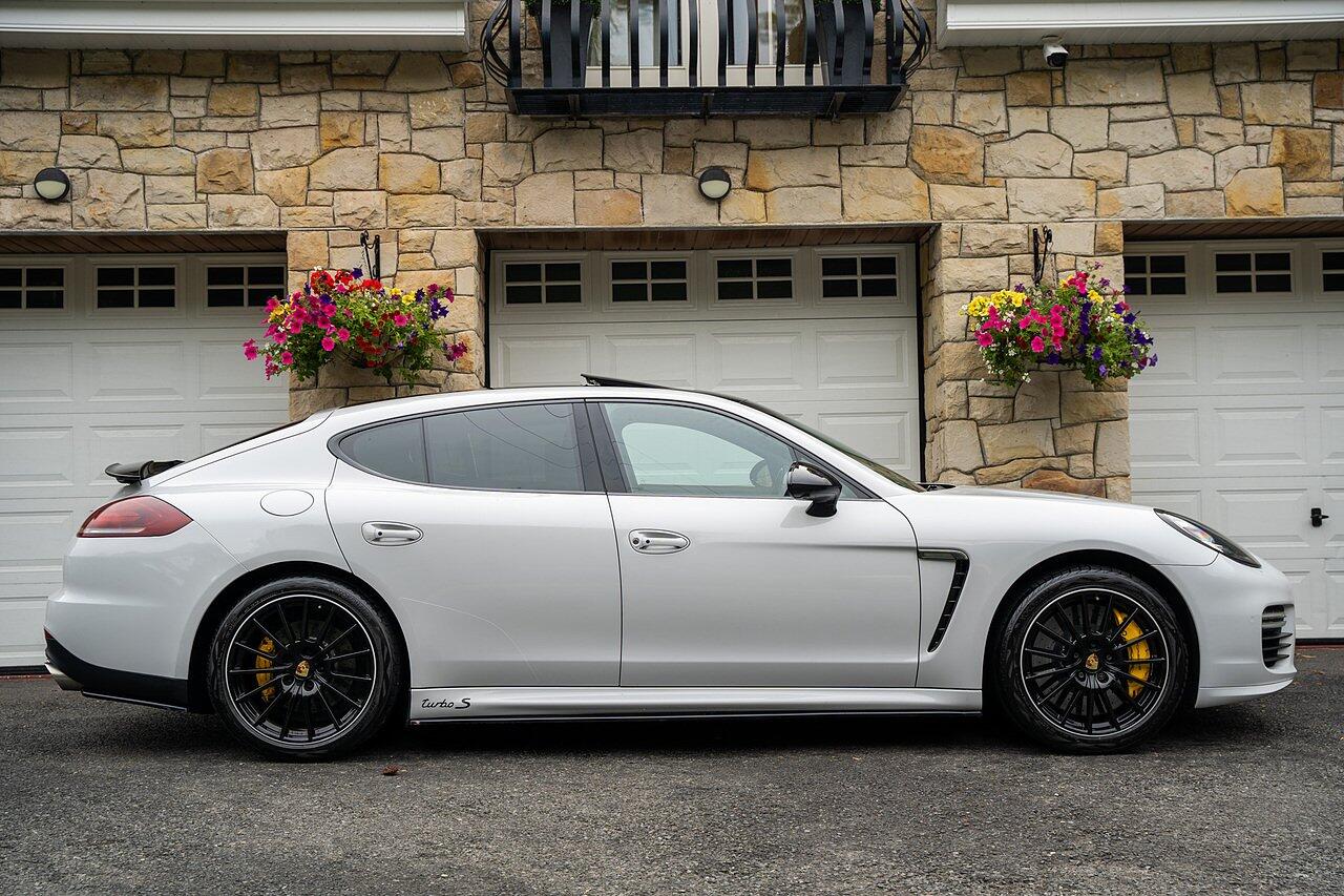 Porsche Panamera view 5