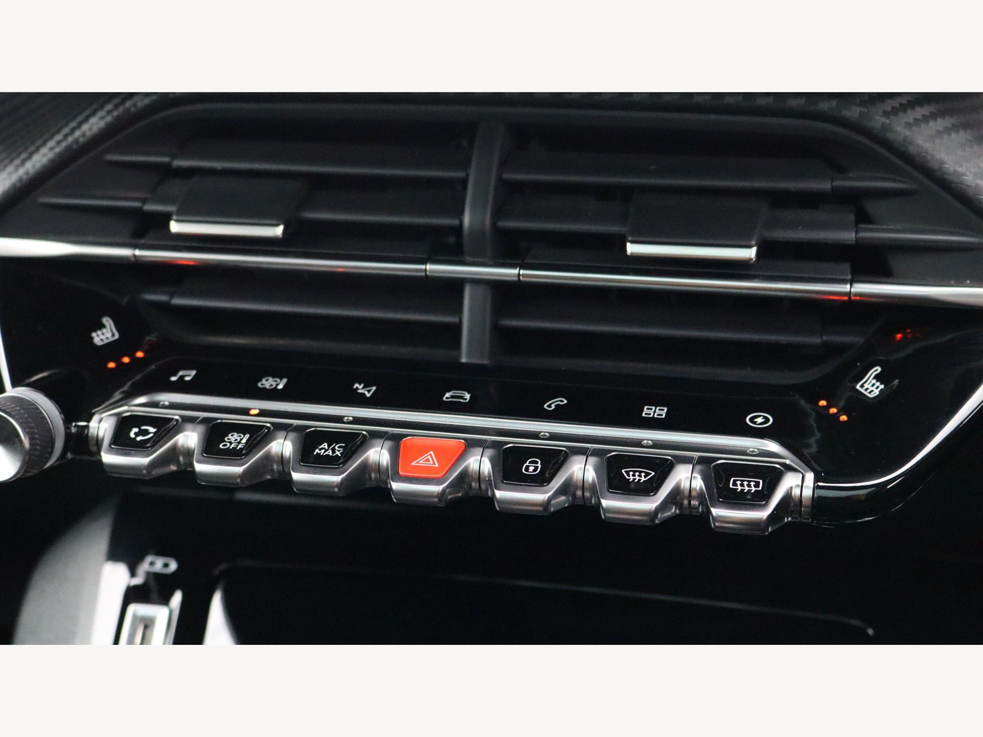 Peugeot e-208 view 32