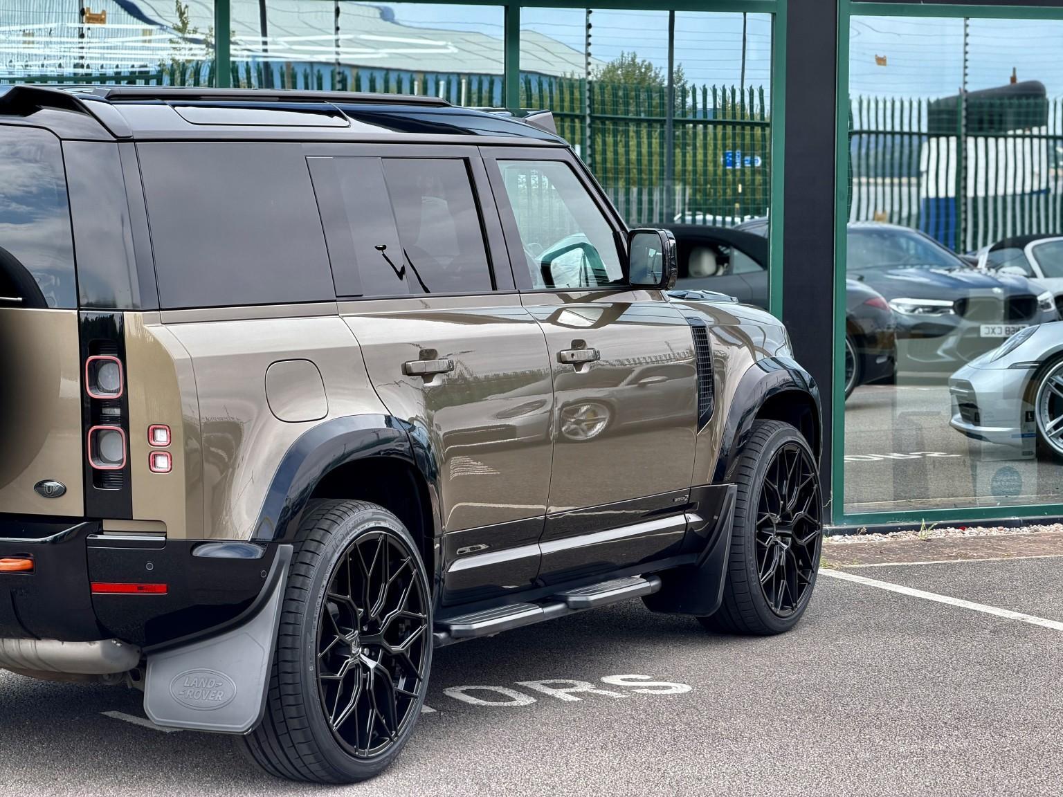 Land Rover Defender view 30