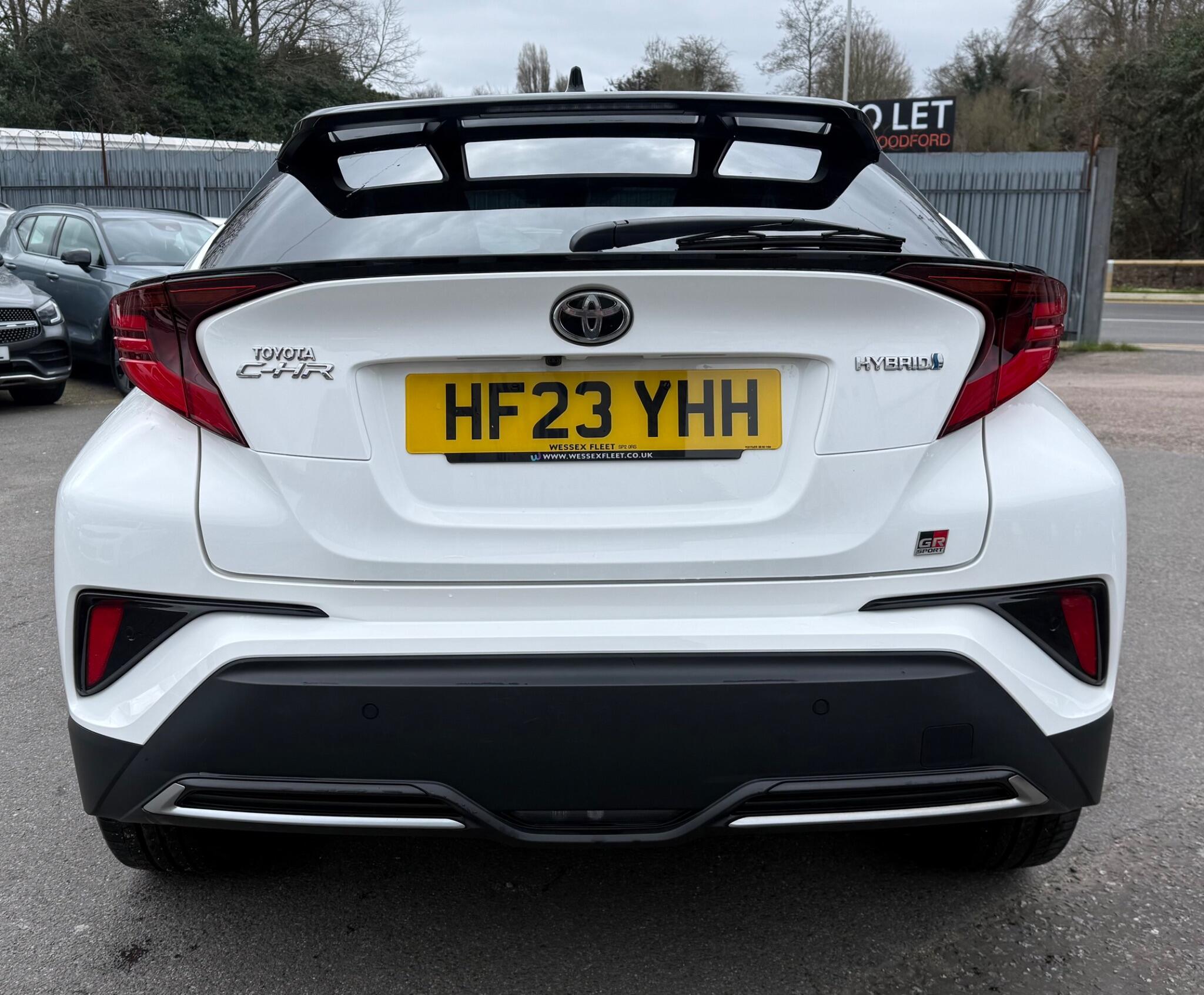 Toyota C-HR view 8