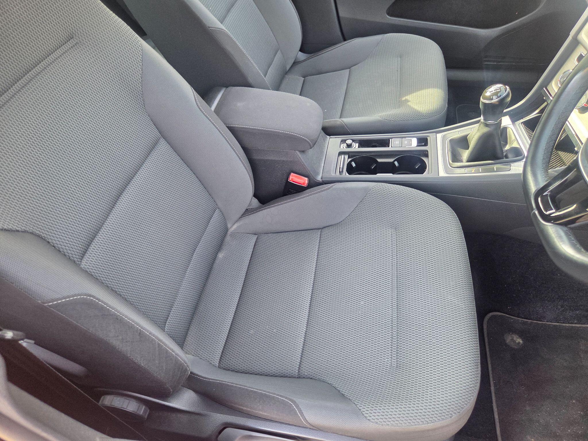Volkswagen Golf view 17
