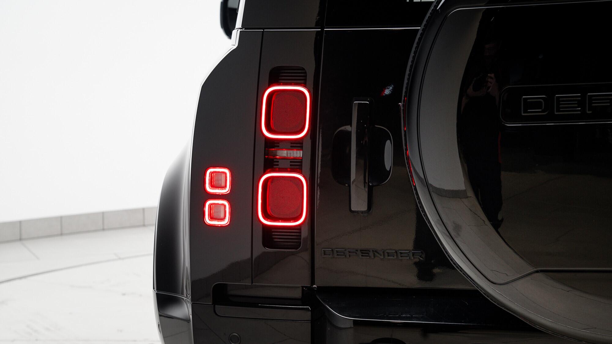 Land Rover Defender view 13