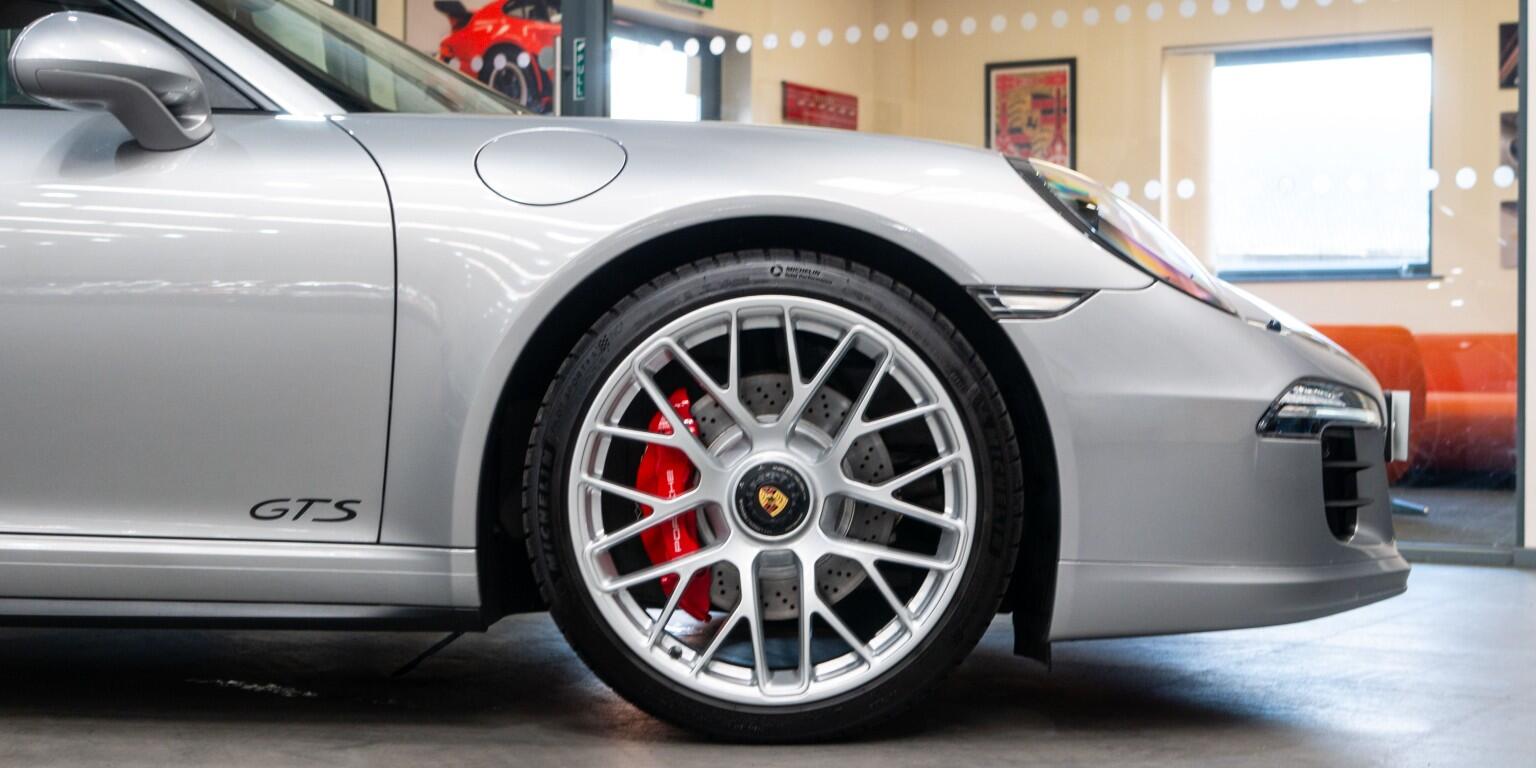 Porsche 911 view 10