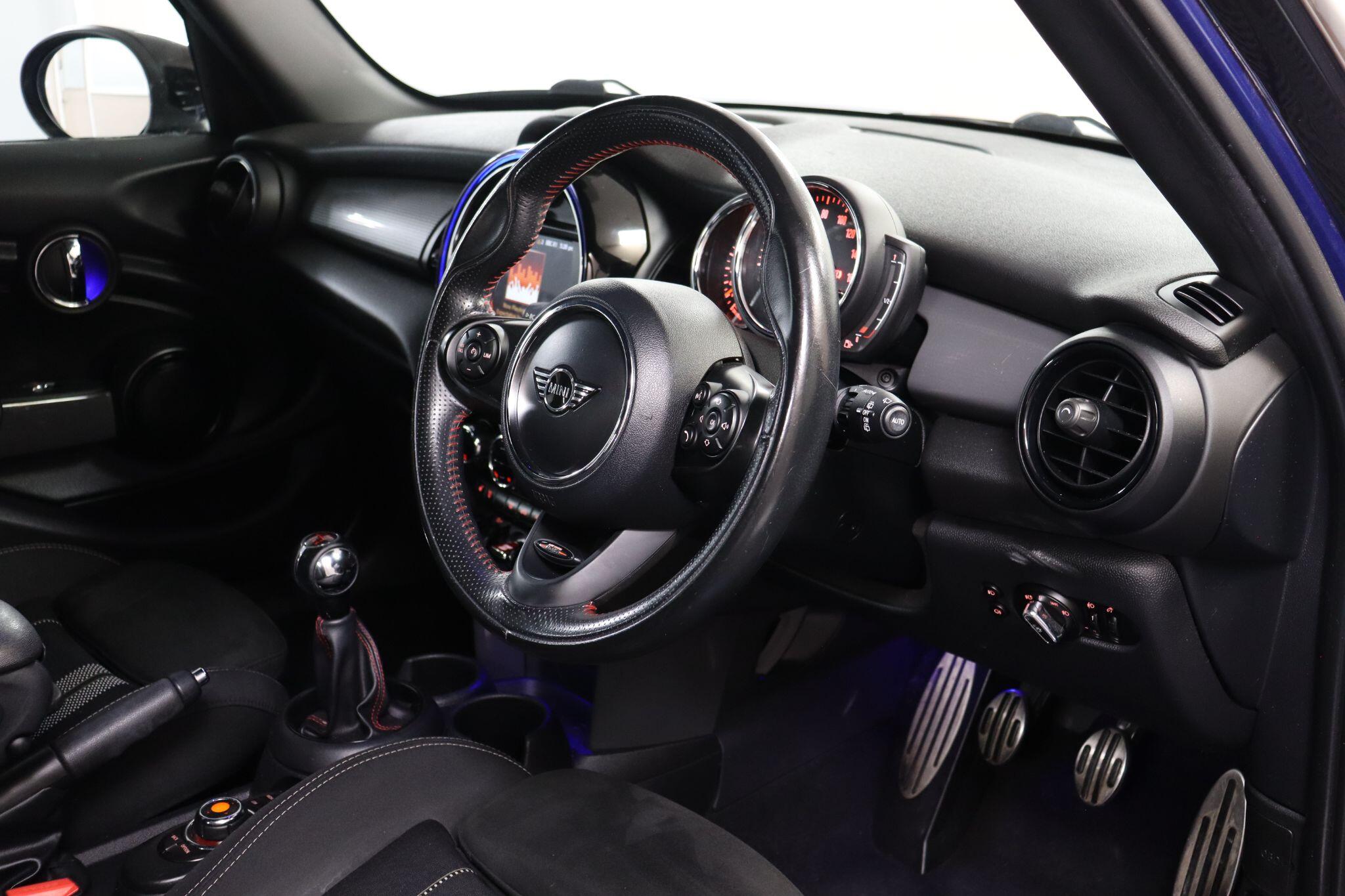 Mini Hatch view 5