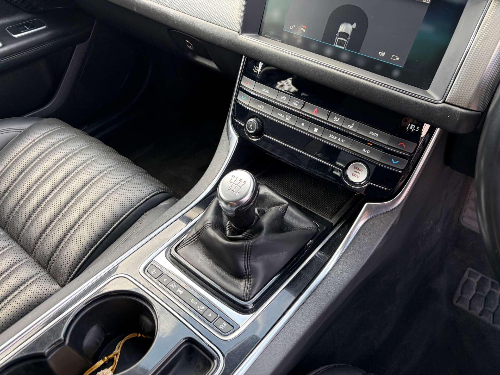 Jaguar XF view 41