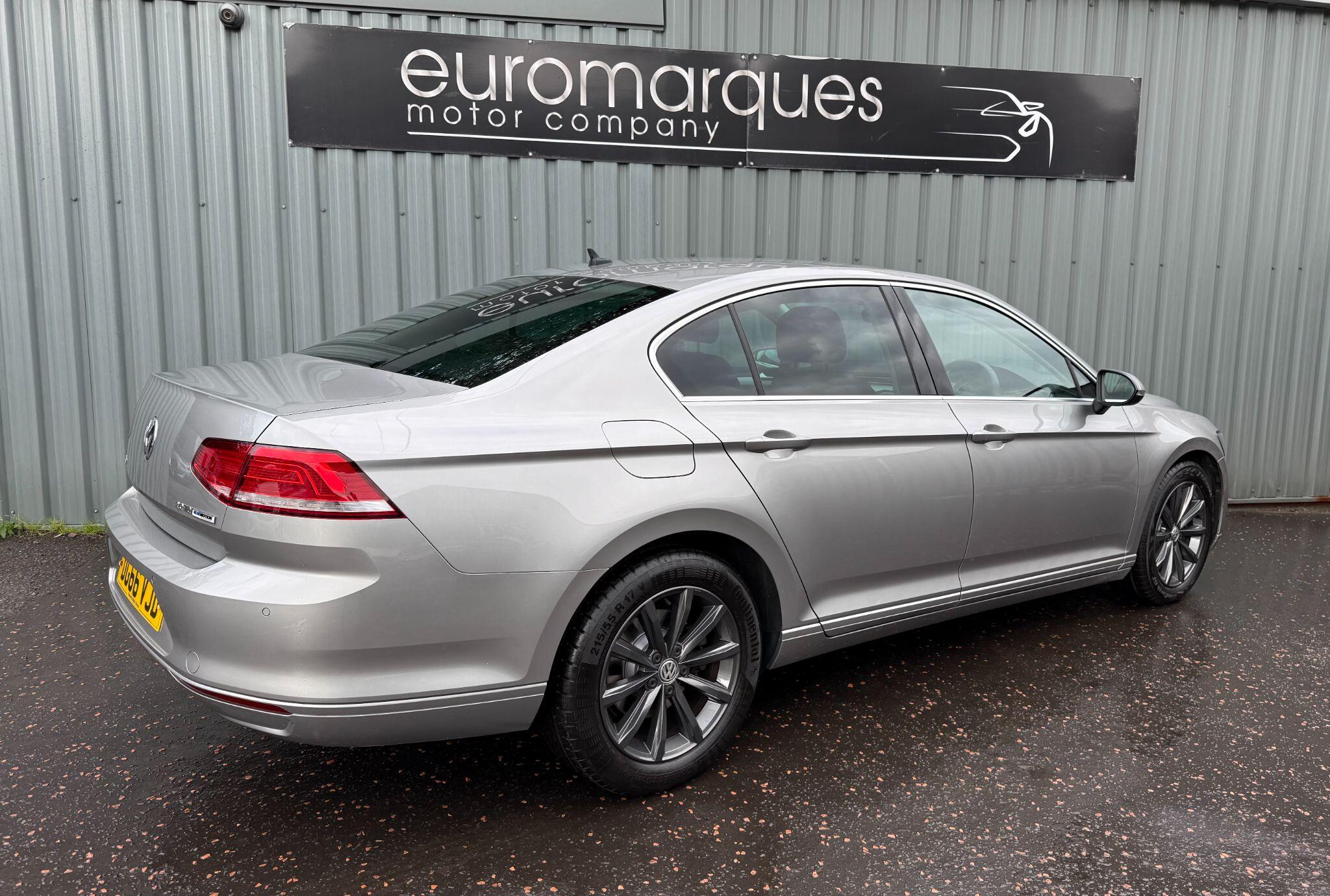 Volkswagen Passat view 3