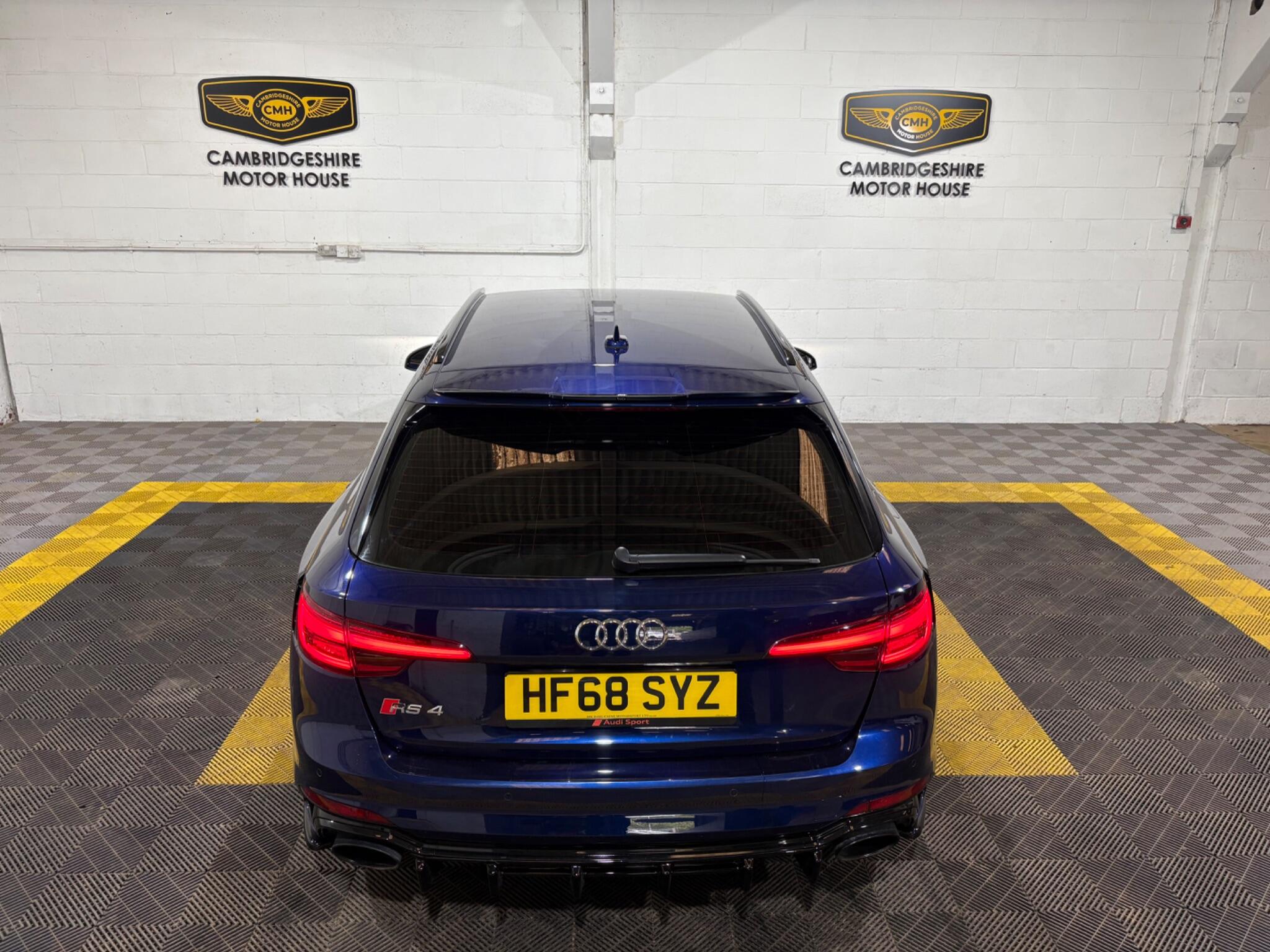 Audi RS4 Avant view 75