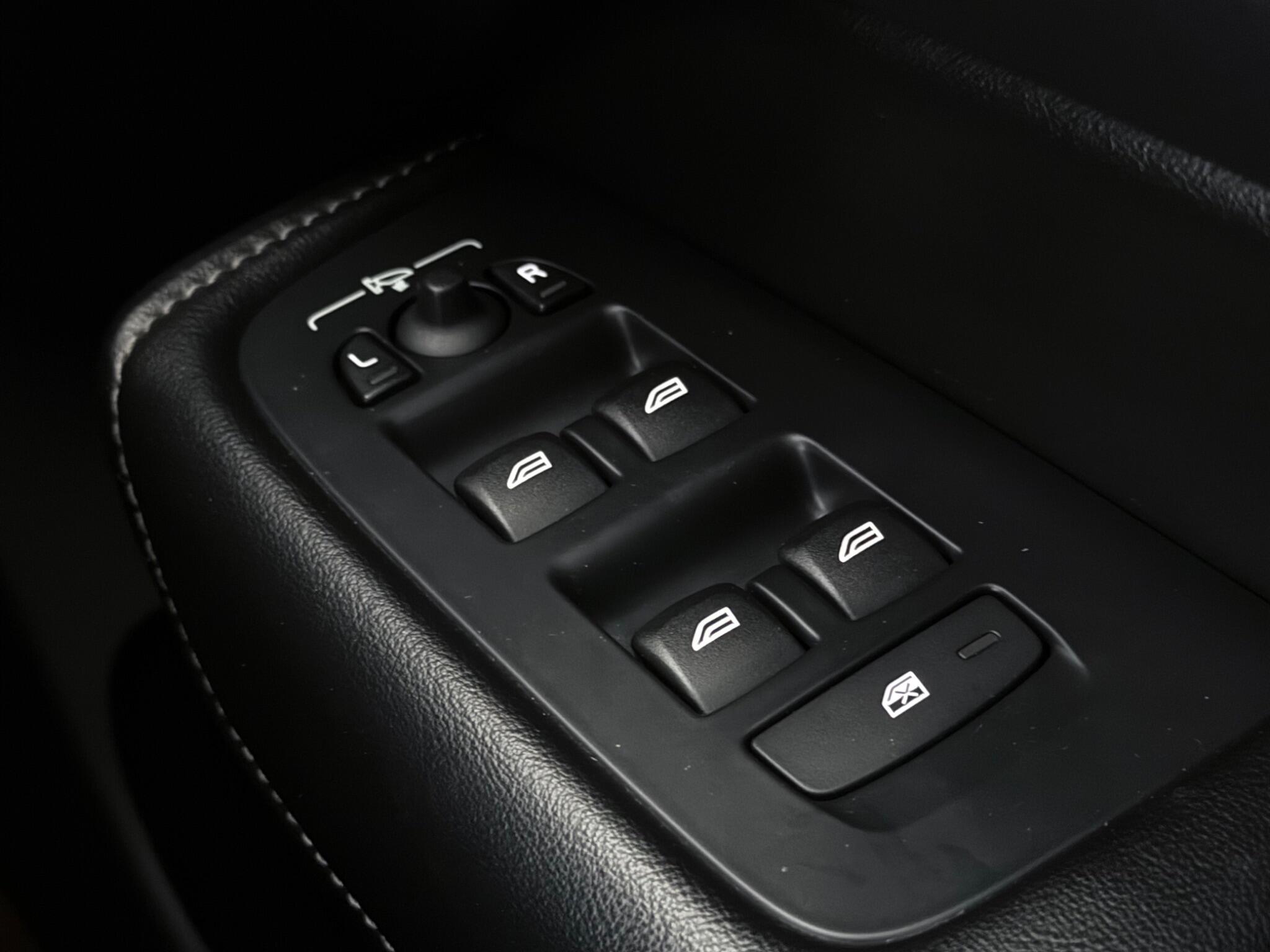 Volvo XC60 view 21