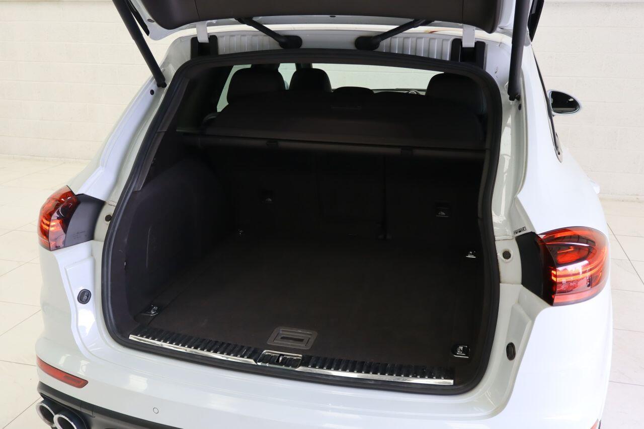 Porsche Cayenne view 8