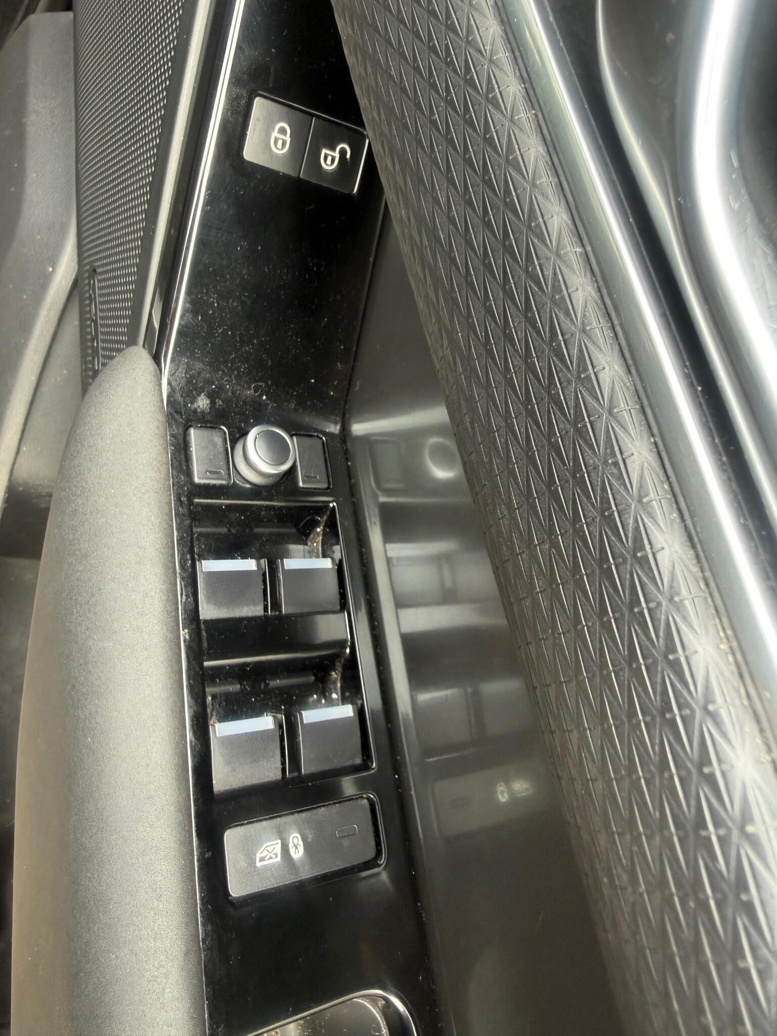 Volkswagen Tiguan view 17