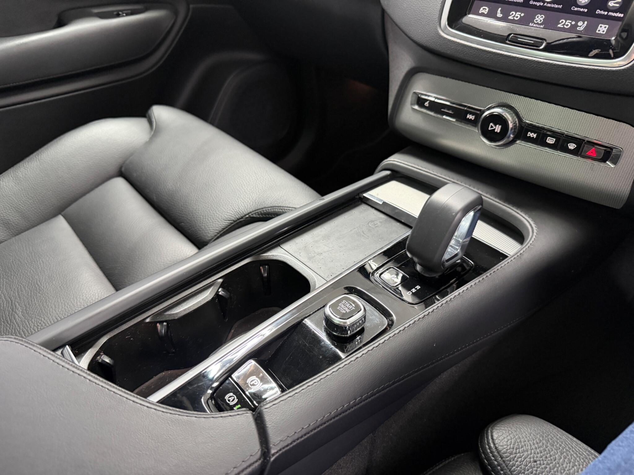 Volvo XC90 view 23