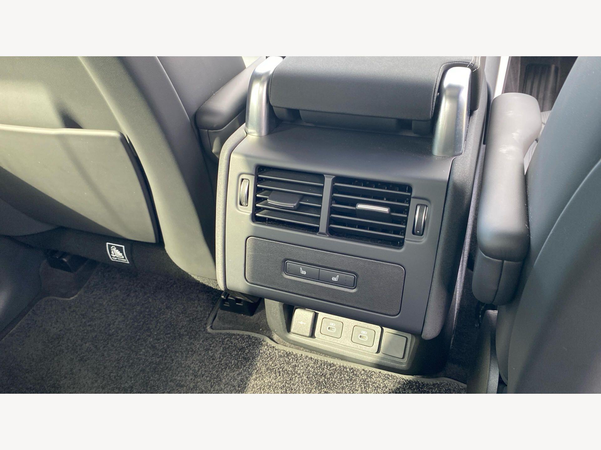 Land Rover Discovery view 22