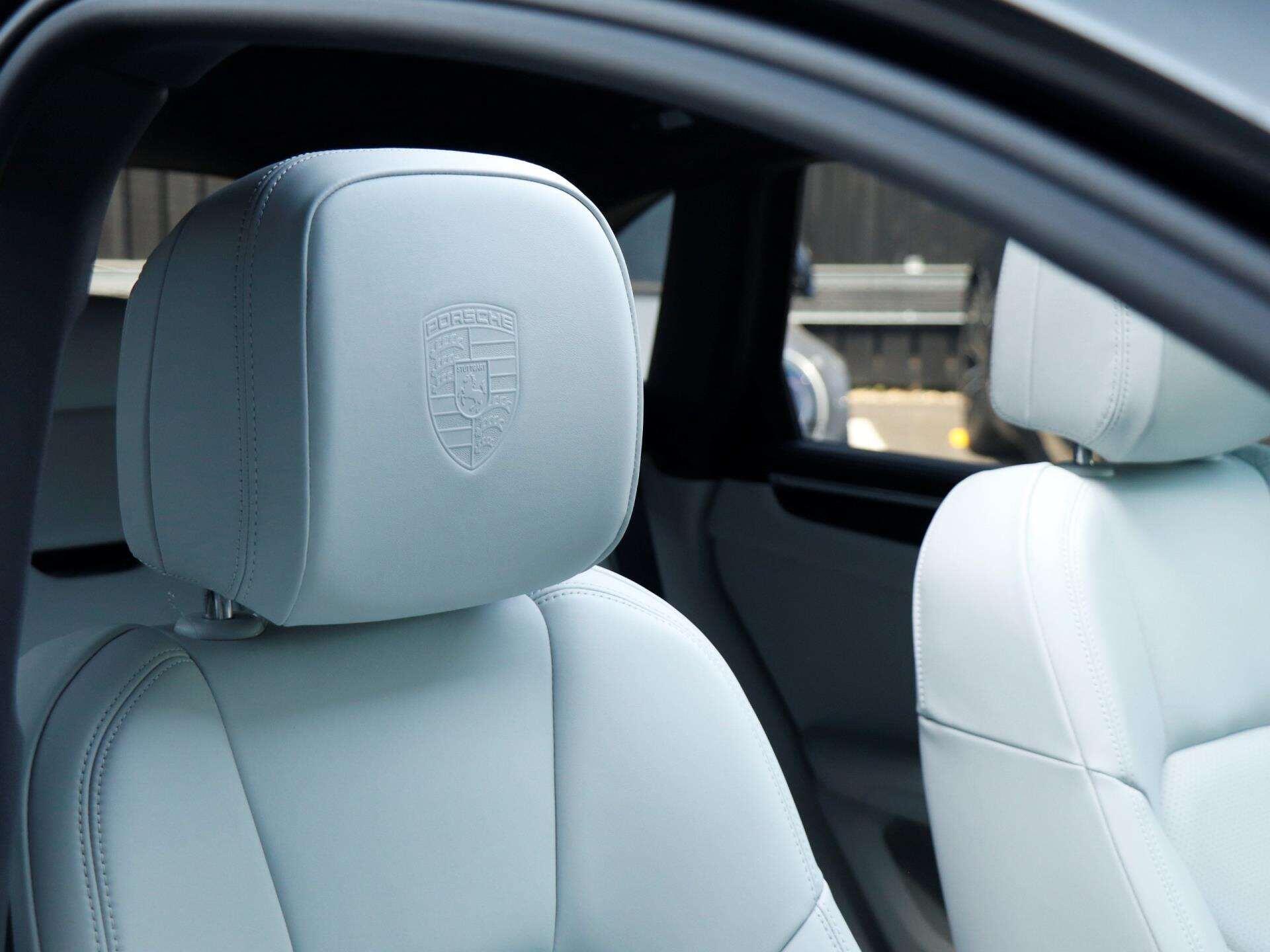 Porsche Macan view 25