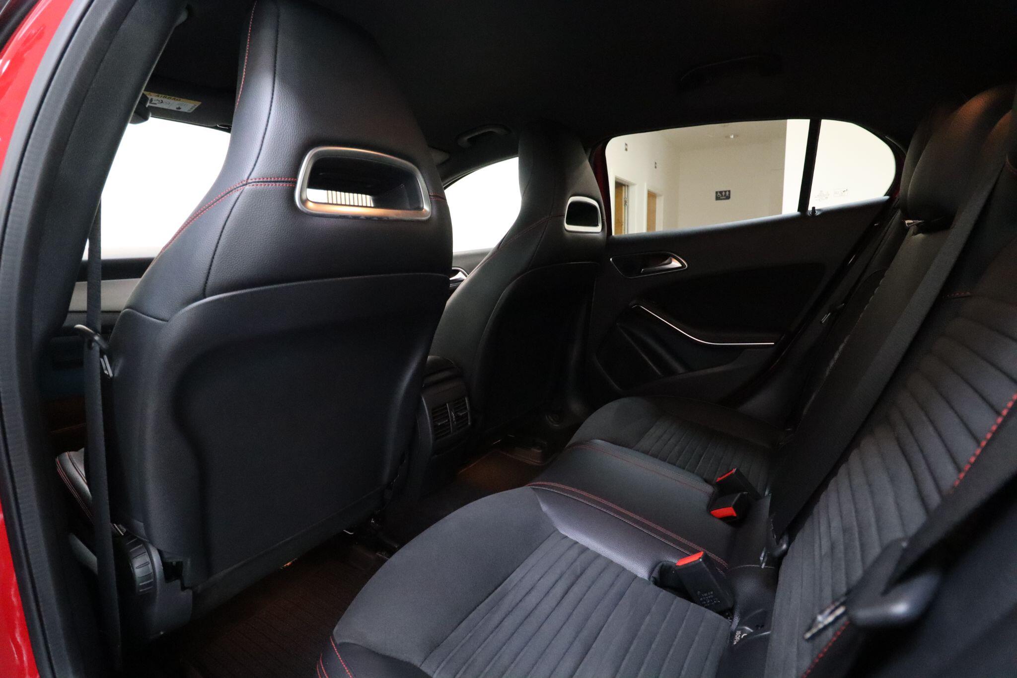 Mercedes-Benz Gla view 12