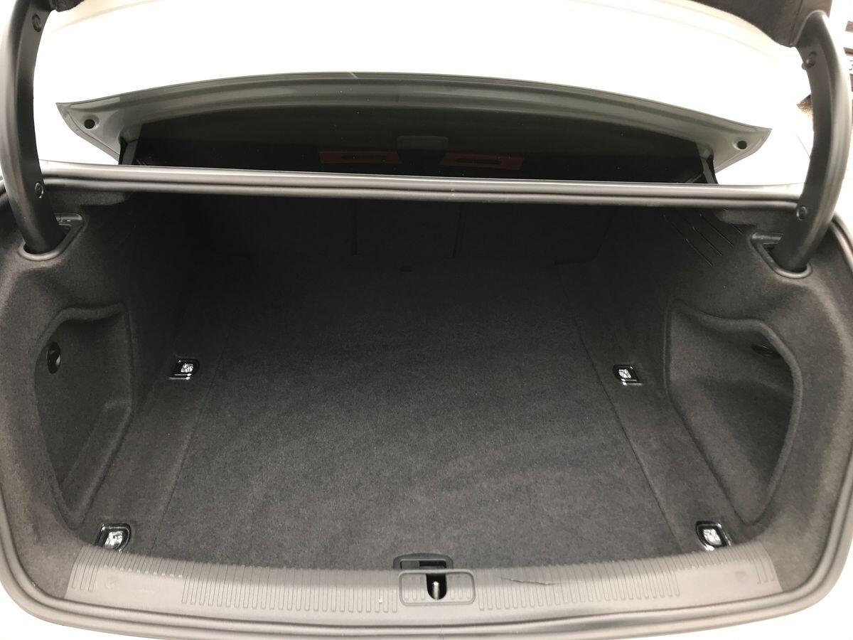 Audi A4 view 8