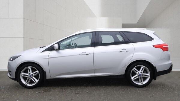 Ford Focus view 6