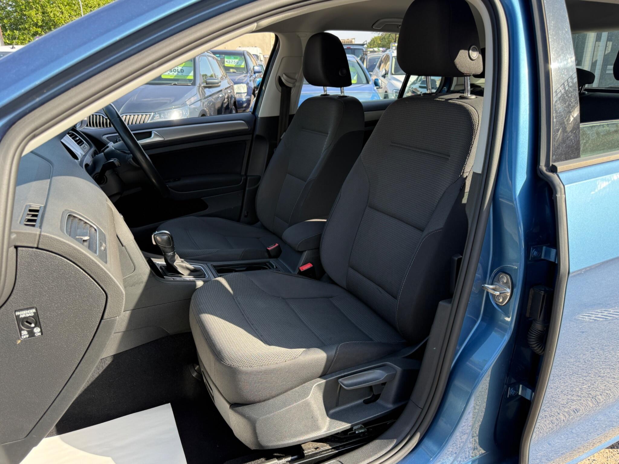 Volkswagen Golf - Image 44