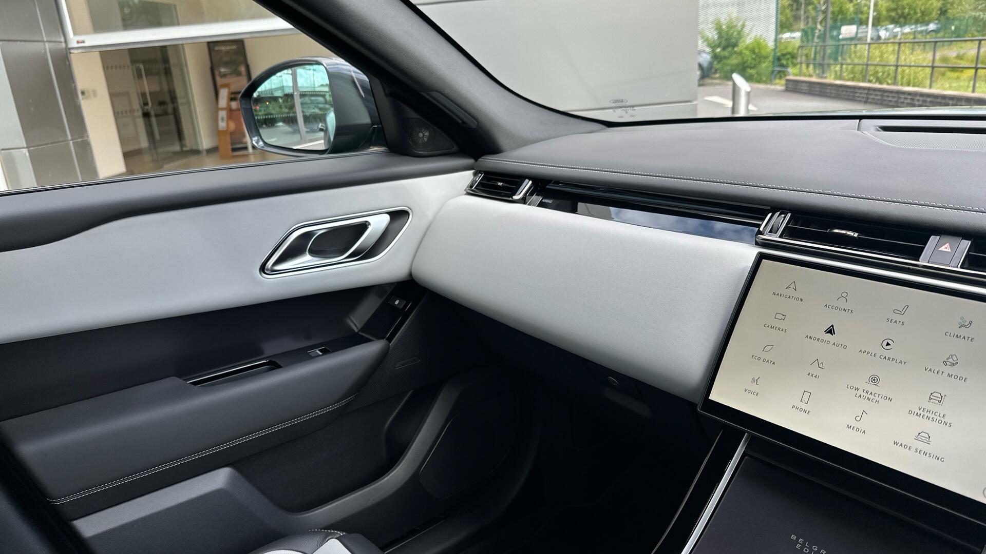 Land Rover Range Rover Velar view 59
