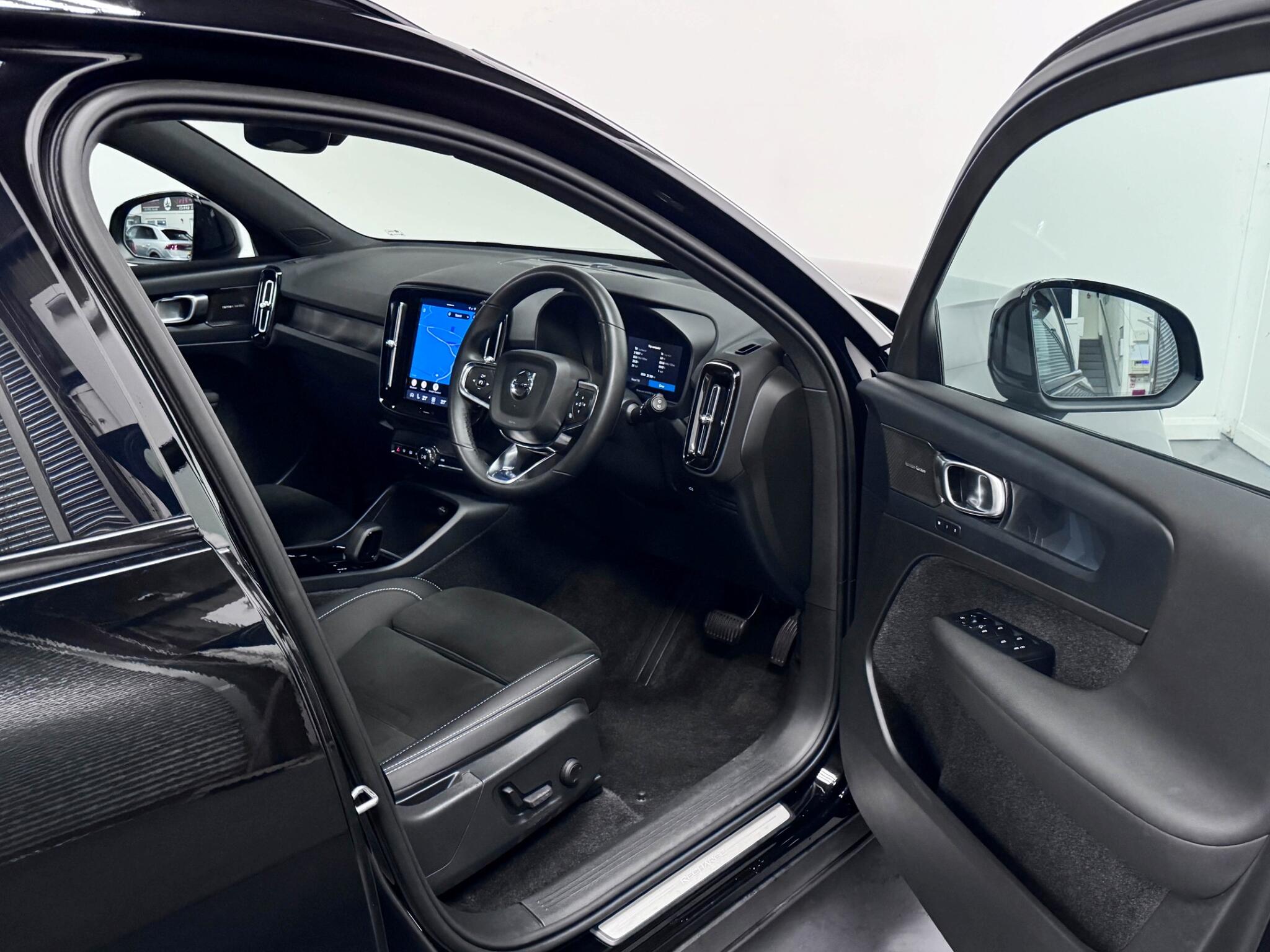 Volvo XC40 view 32