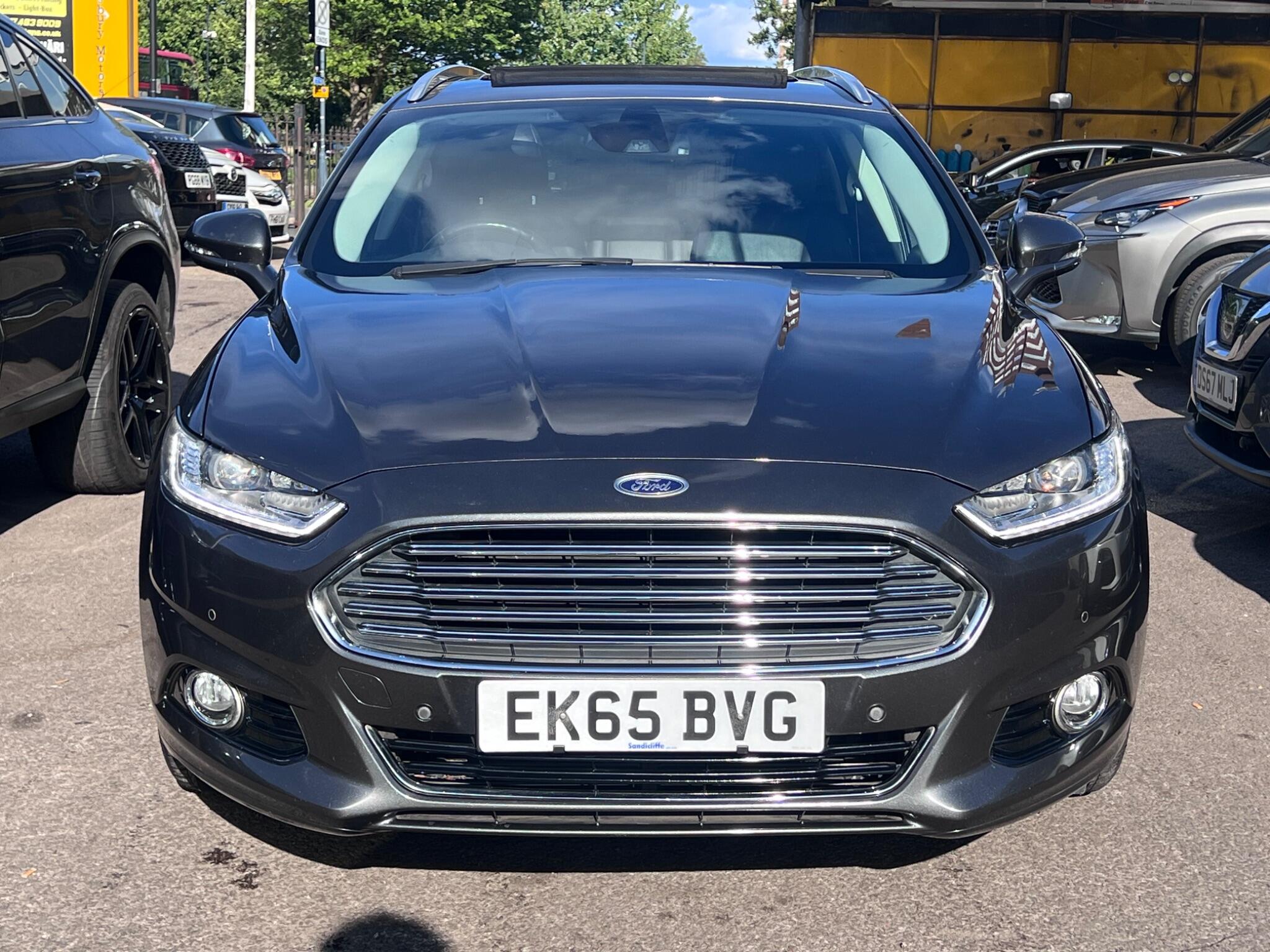 Ford Mondeo view 3