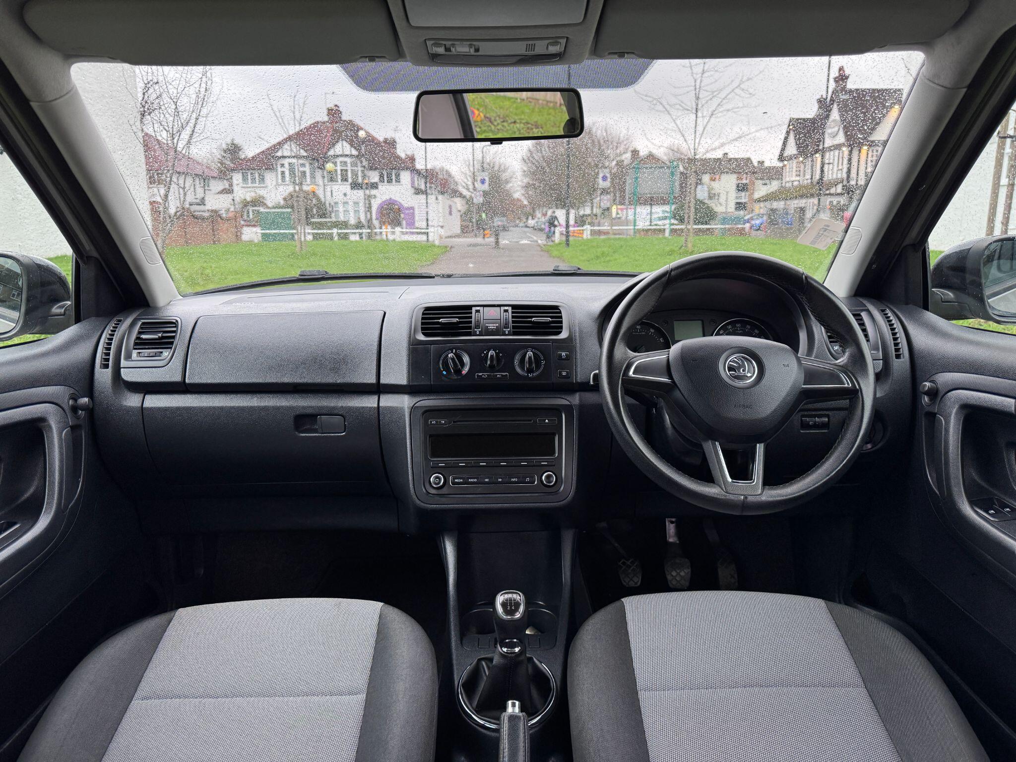 2013 Skoda Fabia image 35