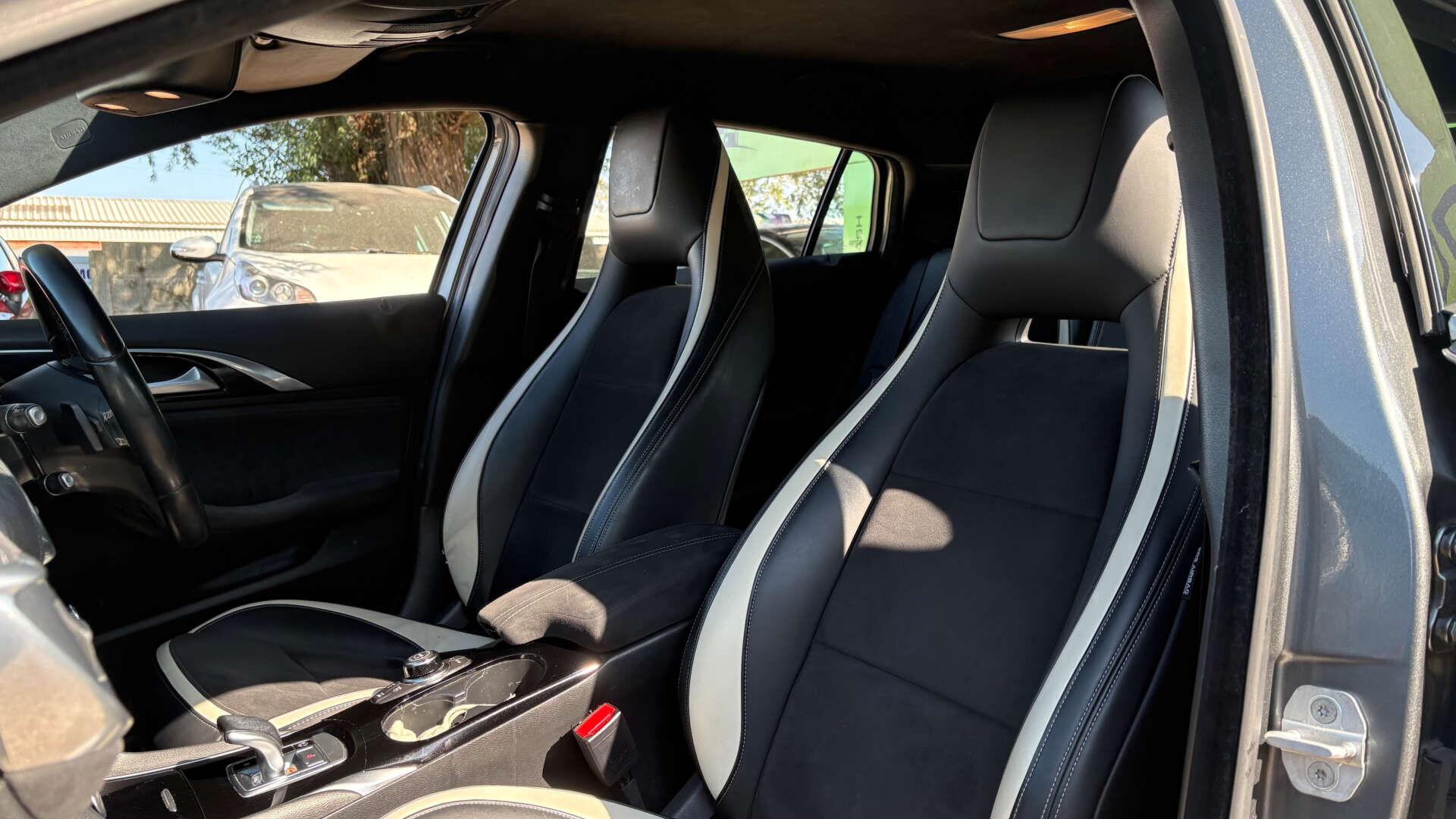 Infiniti Q30 view 13
